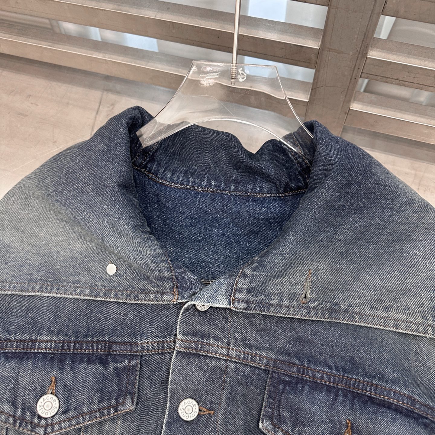 🆕Acne ｜ 新款牛仔上衣，成衣洗水喷色工艺，大翻领款式休闲时尚，尺码sml