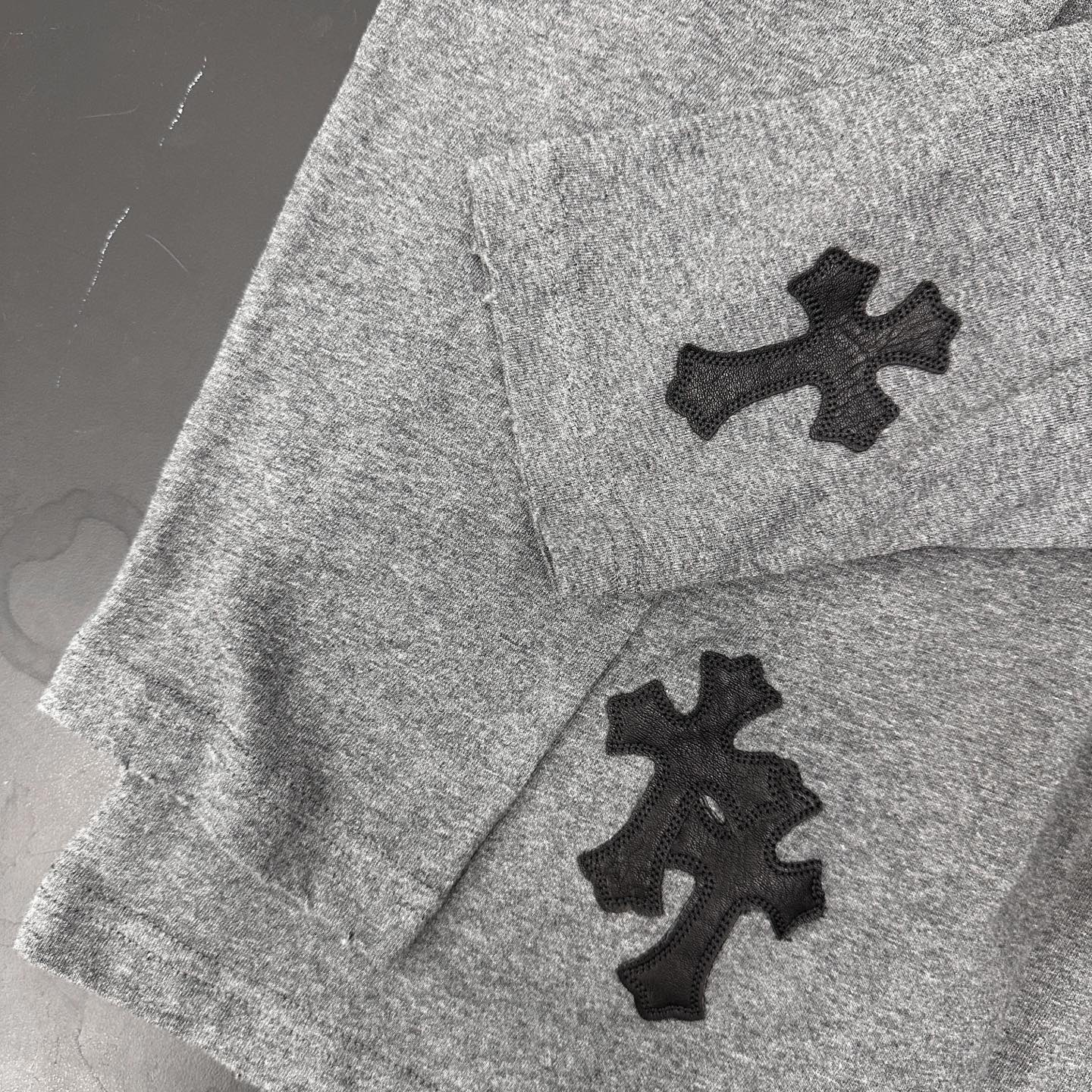 🆕克罗心 ｜ 新款长袖t，成衣洗水炒色喷色吊磨工艺加手工刺绣十字标，男女同款，尺码sml