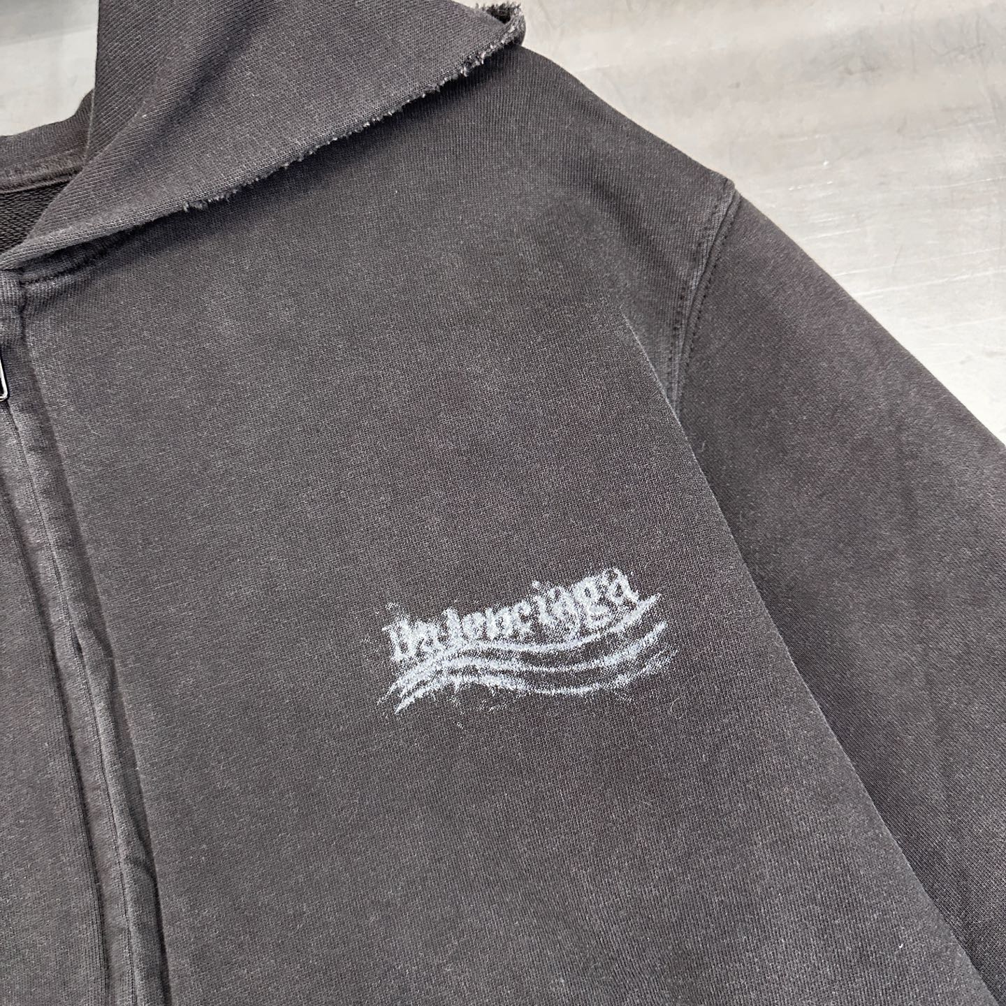 🆕巴黎 ｜ 新款卫衣开衫，成衣洗水炒色吊磨工艺加前后数码直喷印花，尺码sml