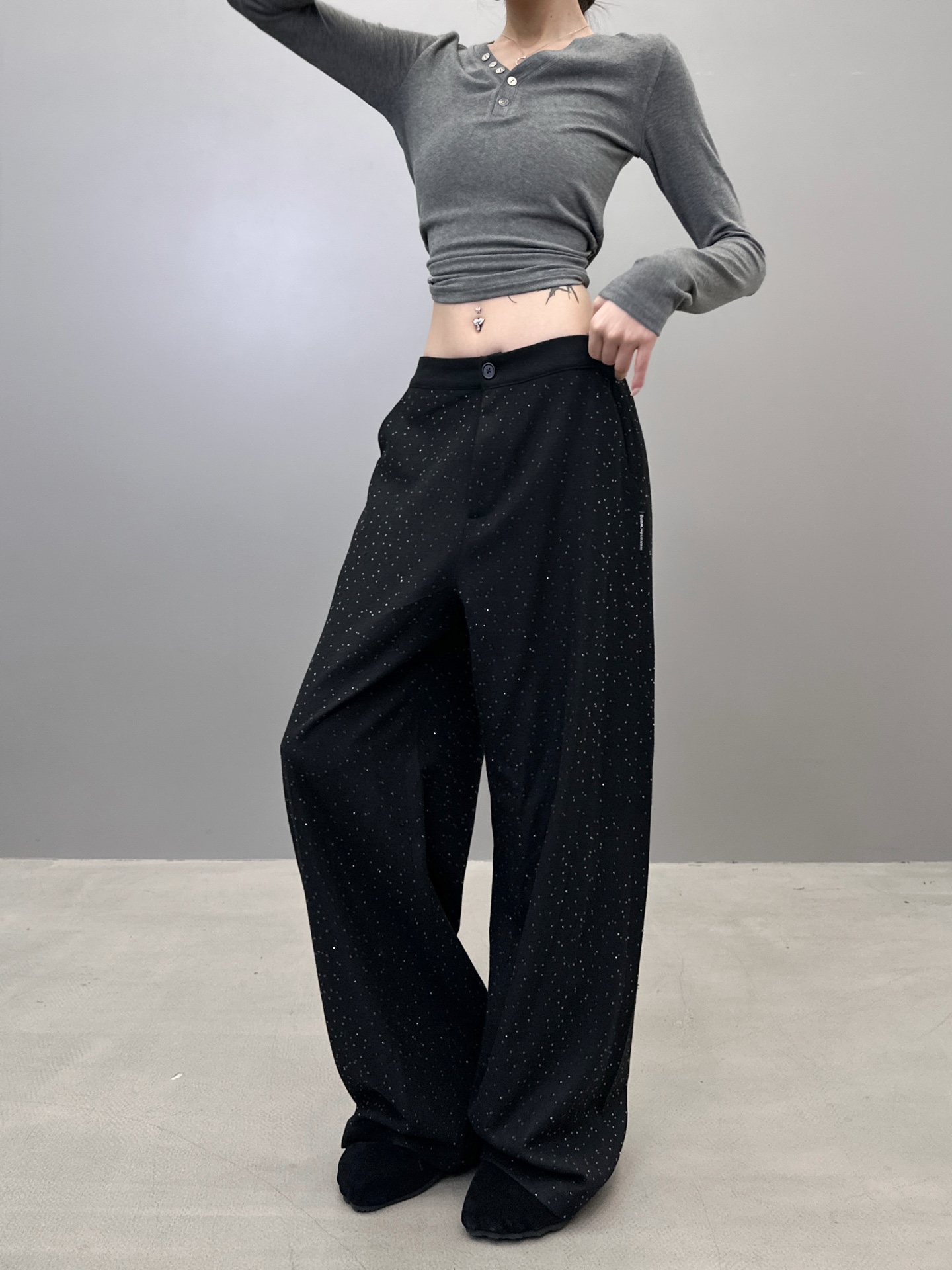 🆕大王 ｜ 新款休闲裤，成衣全身烫钻工艺，进口羊毛混纺面料，休闲时尚，尺码sml