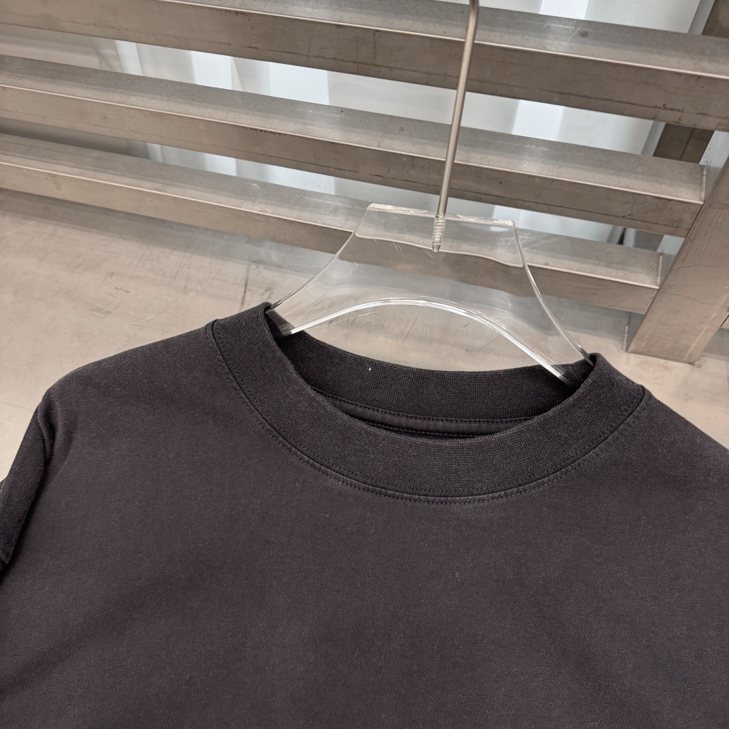 巴黎 ｜ 新款长袖t，成衣洗水炒色工艺加经典刺绣标，男女同款，尺码sml