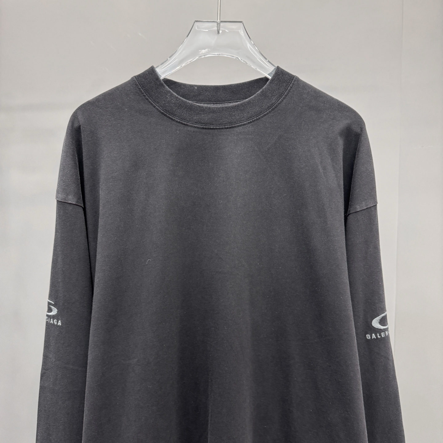 巴黎 ｜ 新款长袖t，成衣洗水炒色工艺加经典刺绣标，男女同款，尺码sml