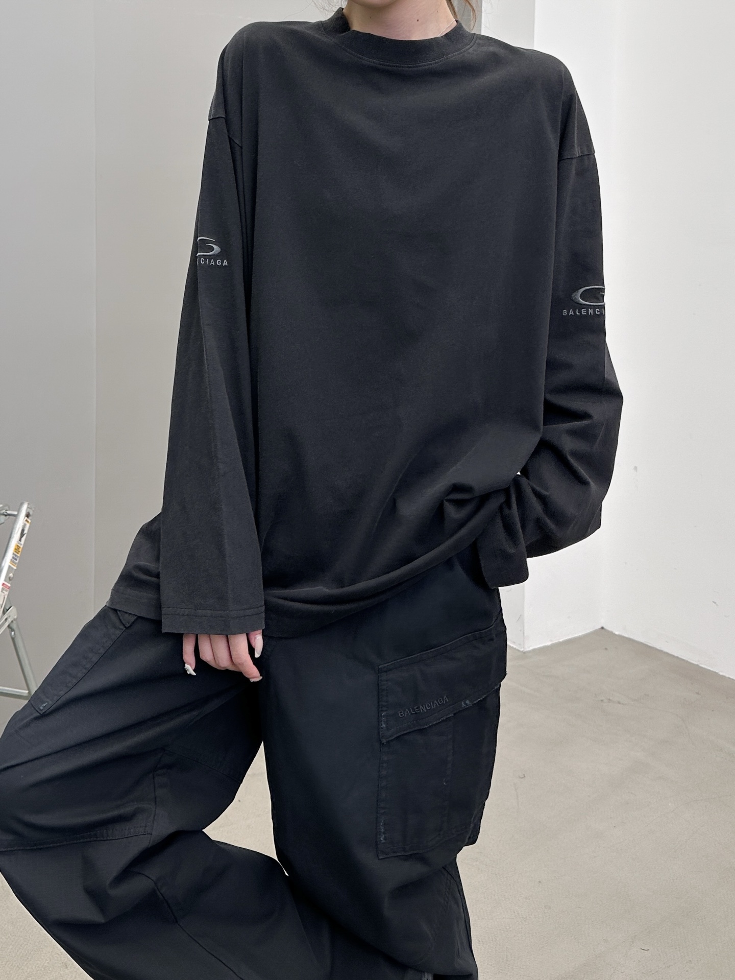 巴黎 ｜ 新款长袖t，成衣洗水炒色工艺加经典刺绣标，男女同款，尺码sml