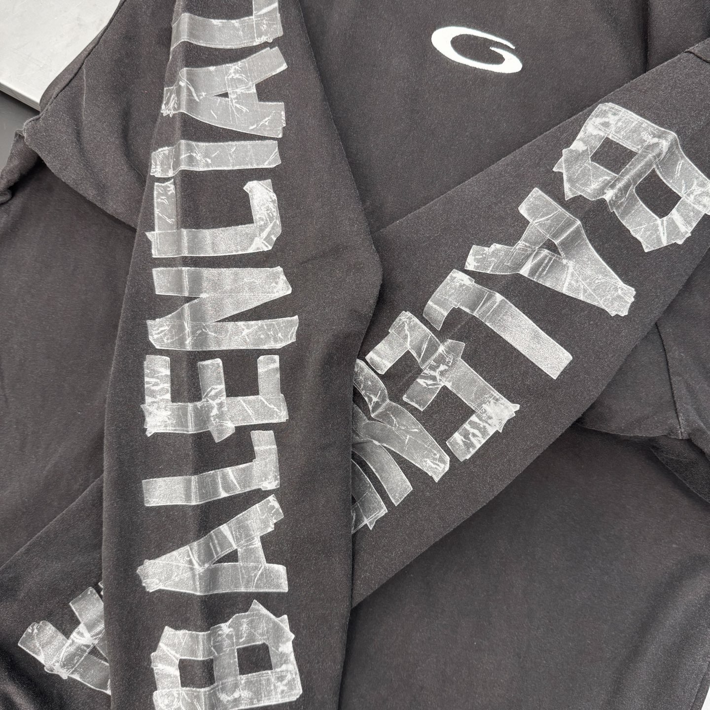 巴黎 ｜ 新款长袖t，成衣洗水炒色工艺加经典刺绣标，袖子胶布特殊印花工艺，男女同款，尺码sml