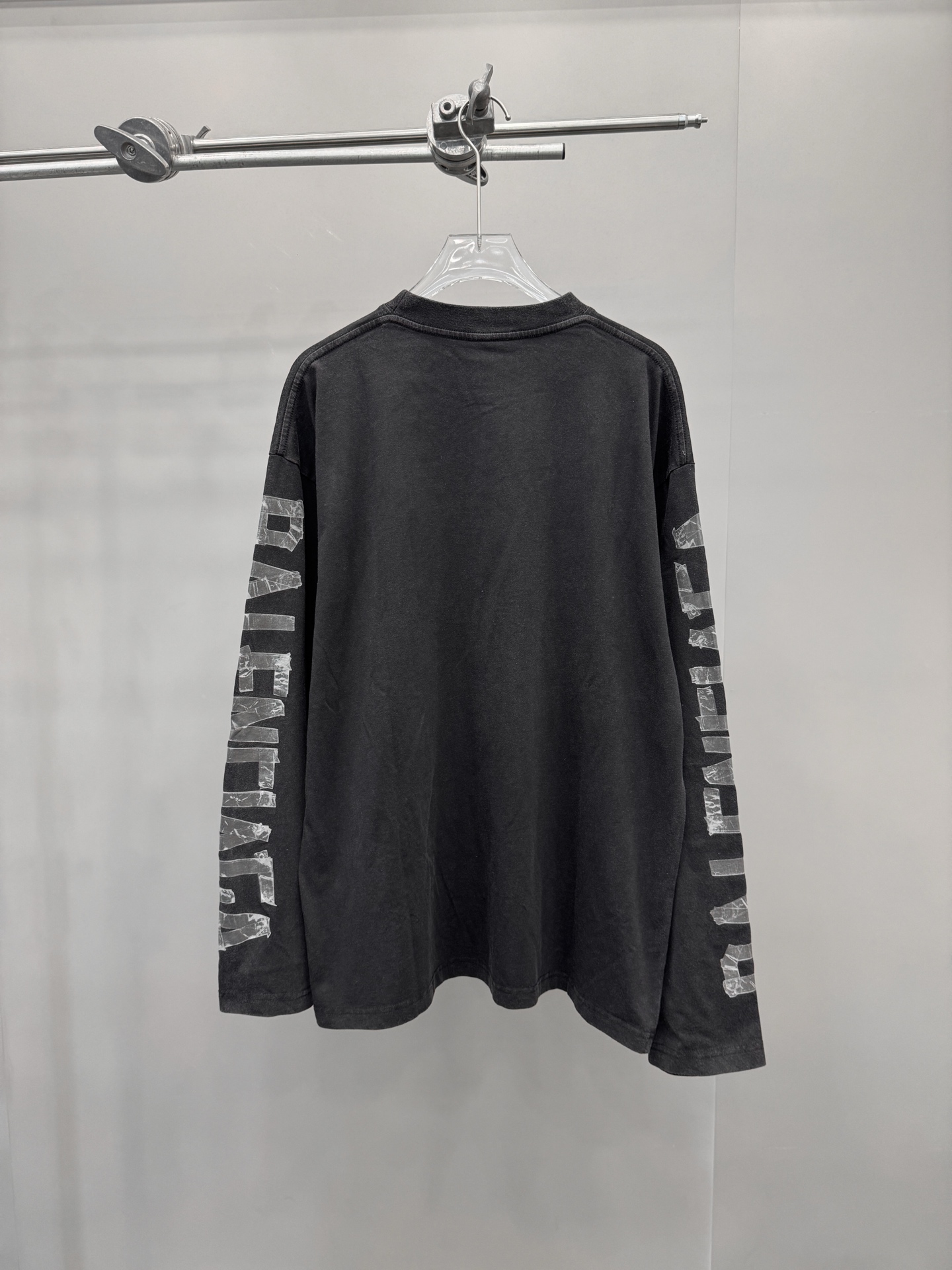 巴黎 ｜ 新款长袖t，成衣洗水炒色工艺加经典刺绣标，袖子胶布特殊印花工艺，男女同款，尺码sml