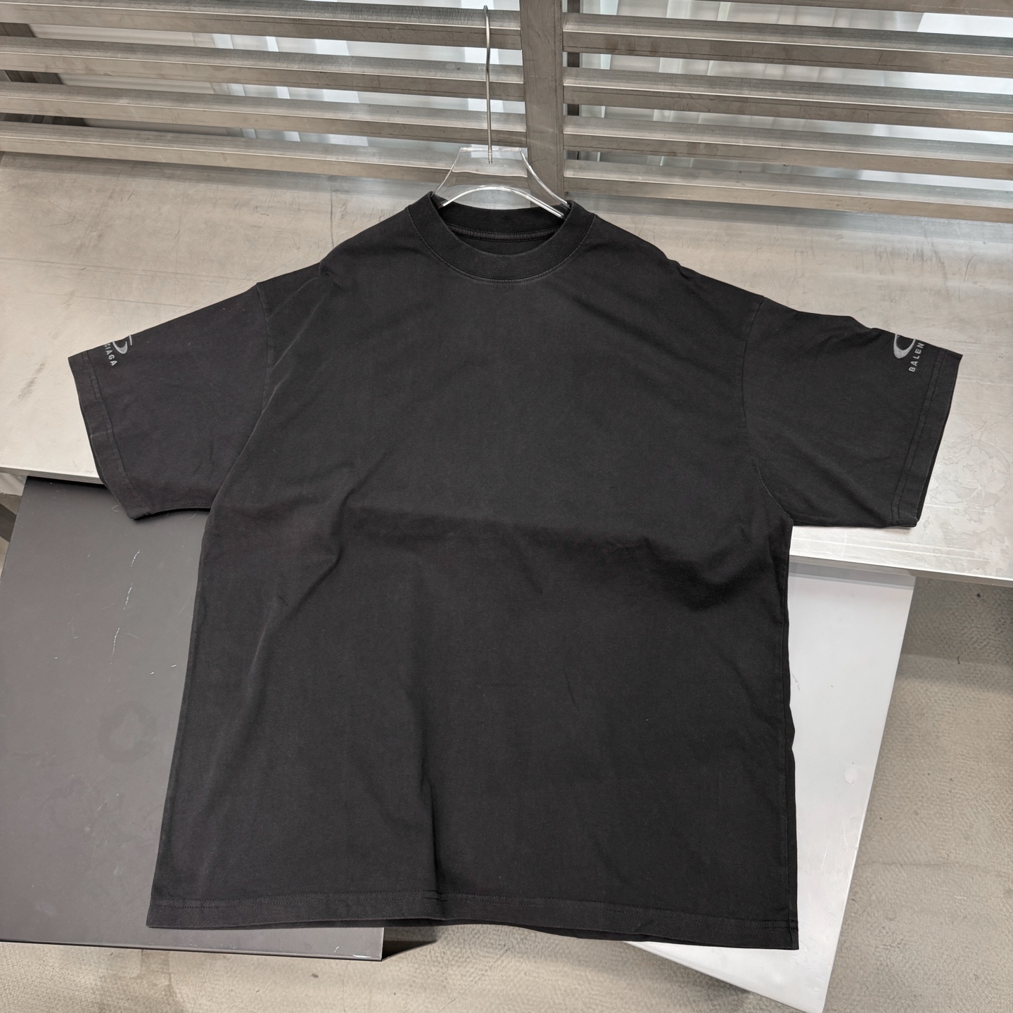 巴黎 ｜ 新款短袖t，成衣洗水炒色工艺加经典刺绣标，男女同款，尺码sml