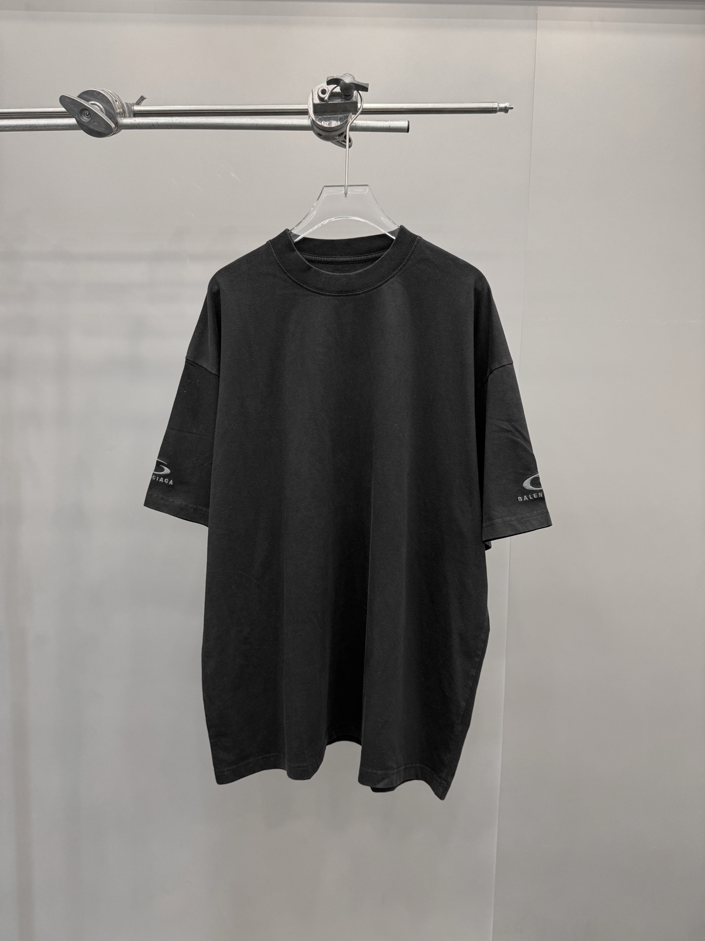 巴黎 ｜ 新款短袖t，成衣洗水炒色工艺加经典刺绣标，男女同款，尺码sml