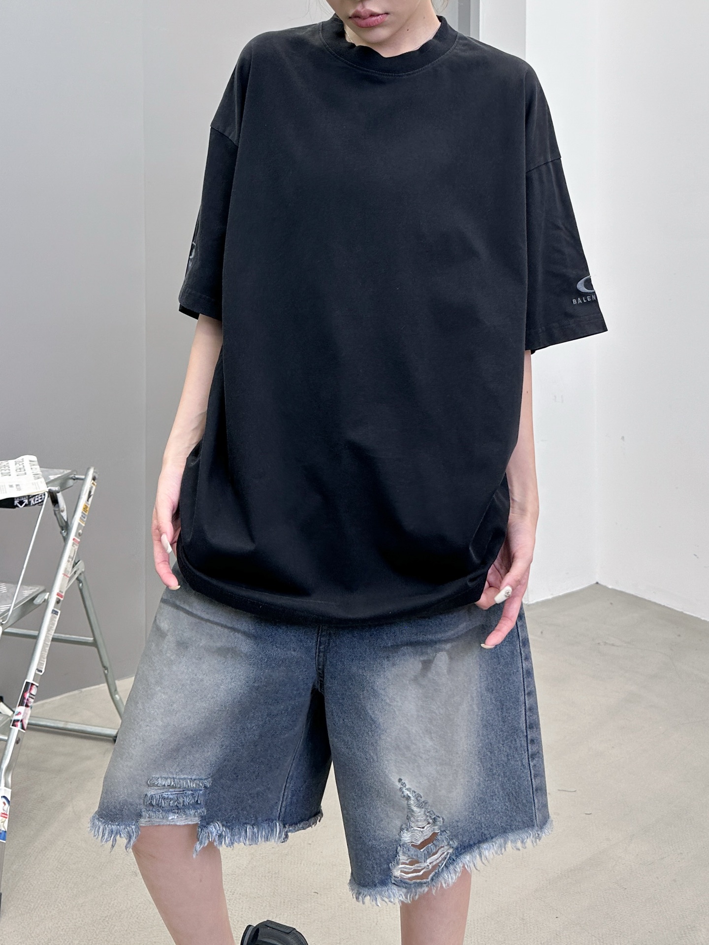 巴黎 ｜ 新款短袖t，成衣洗水炒色工艺加经典刺绣标，男女同款，尺码sml