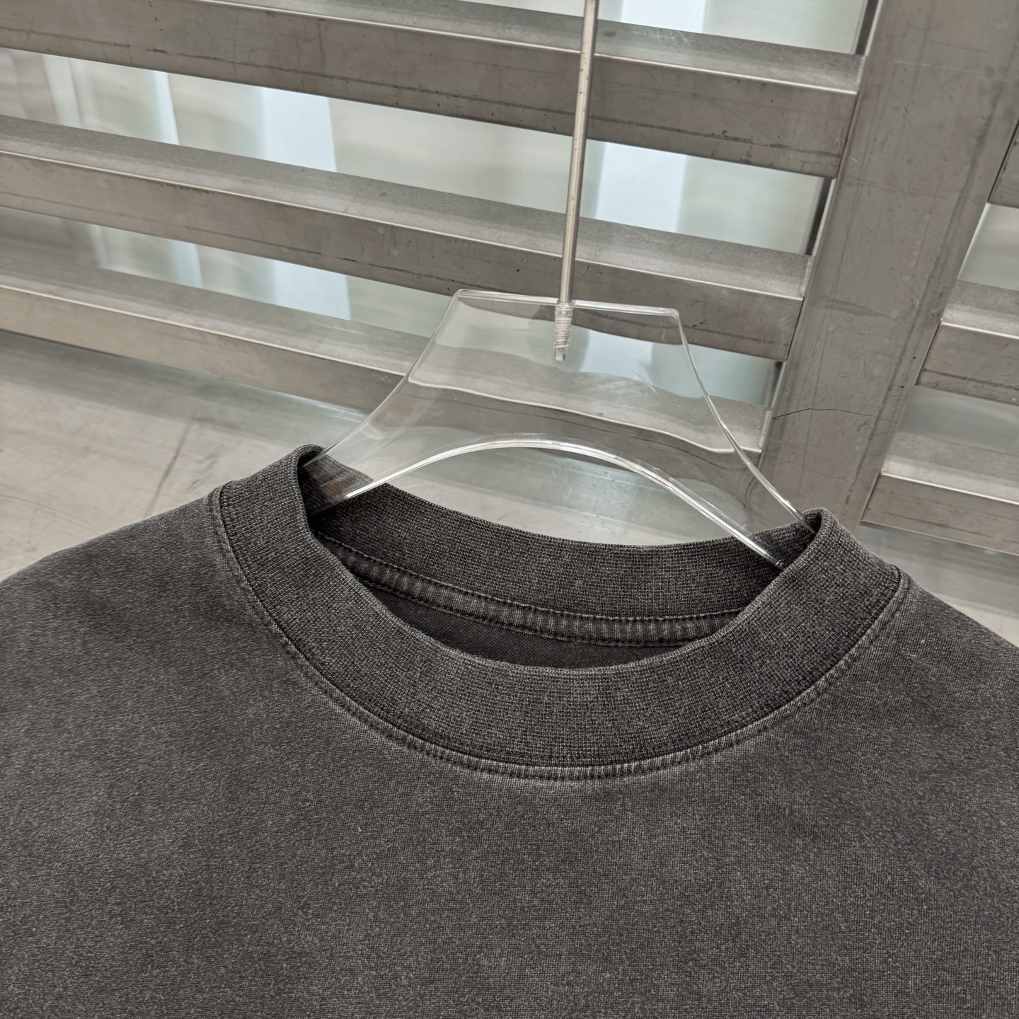 巴黎 ｜ 新款短袖袖t，成衣洗水炒色工艺加经典刺绣标，后背胶布特殊印花工艺，男女同款，尺码sml