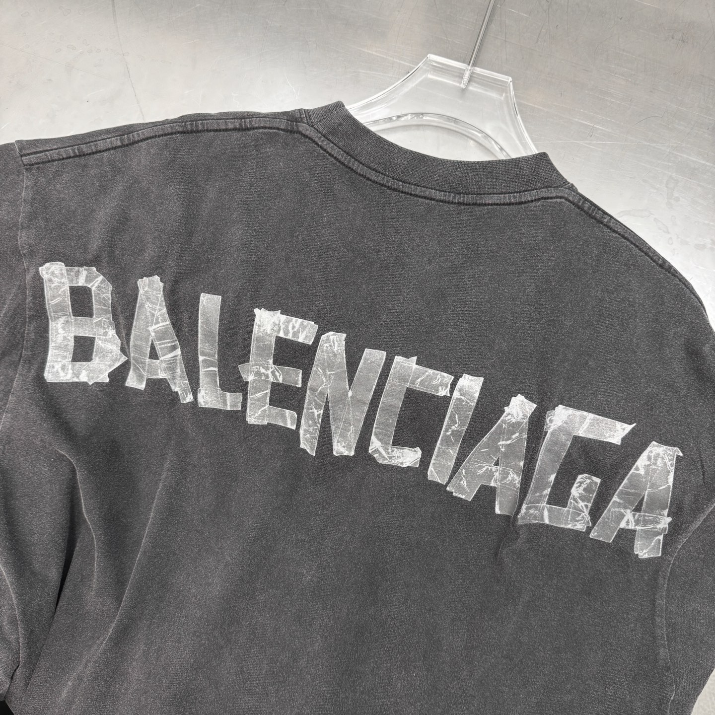 巴黎 ｜ 新款短袖袖t，成衣洗水炒色工艺加经典刺绣标，后背胶布特殊印花工艺，男女同款，尺码sml