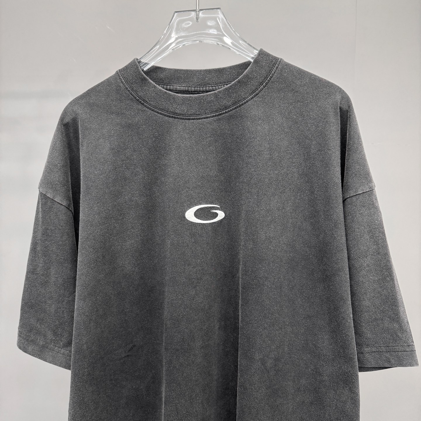 巴黎 ｜ 新款短袖袖t，成衣洗水炒色工艺加经典刺绣标，后背胶布特殊印花工艺，男女同款，尺码sml