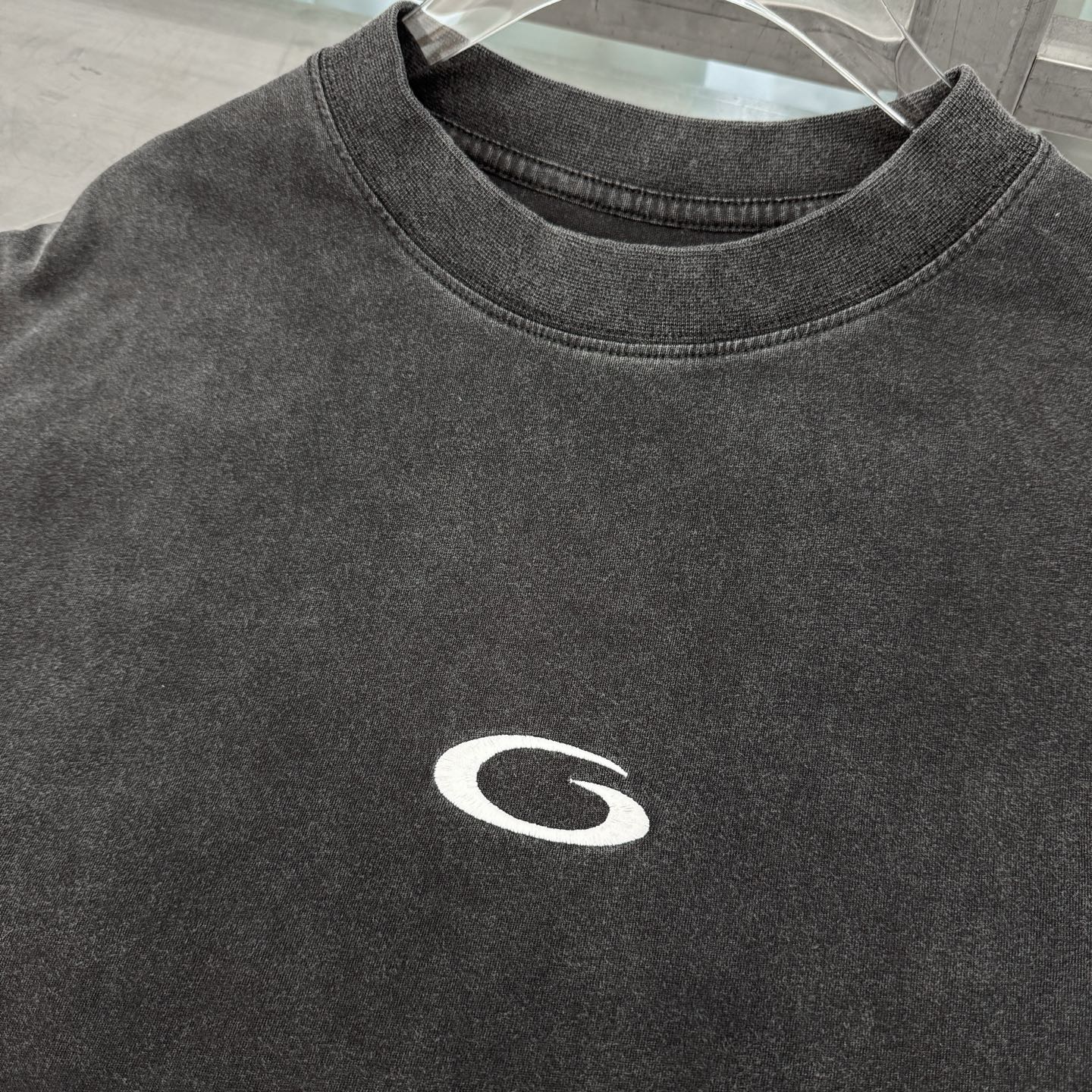 巴黎 ｜ 新款短袖袖t，成衣洗水炒色工艺加经典刺绣标，后背胶布特殊印花工艺，男女同款，尺码sml