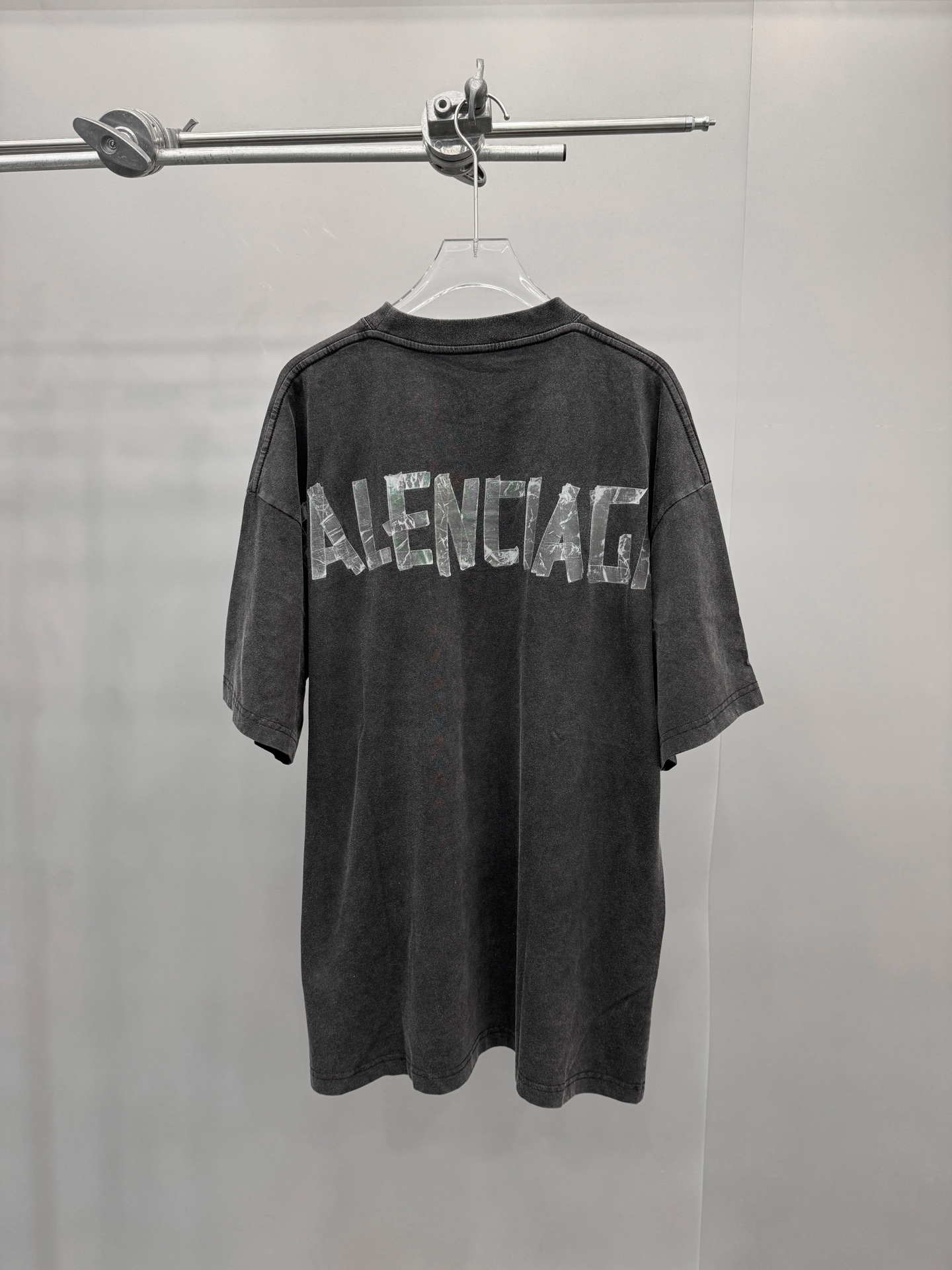 巴黎 ｜ 新款短袖袖t，成衣洗水炒色工艺加经典刺绣标，后背胶布特殊印花工艺，男女同款，尺码sml