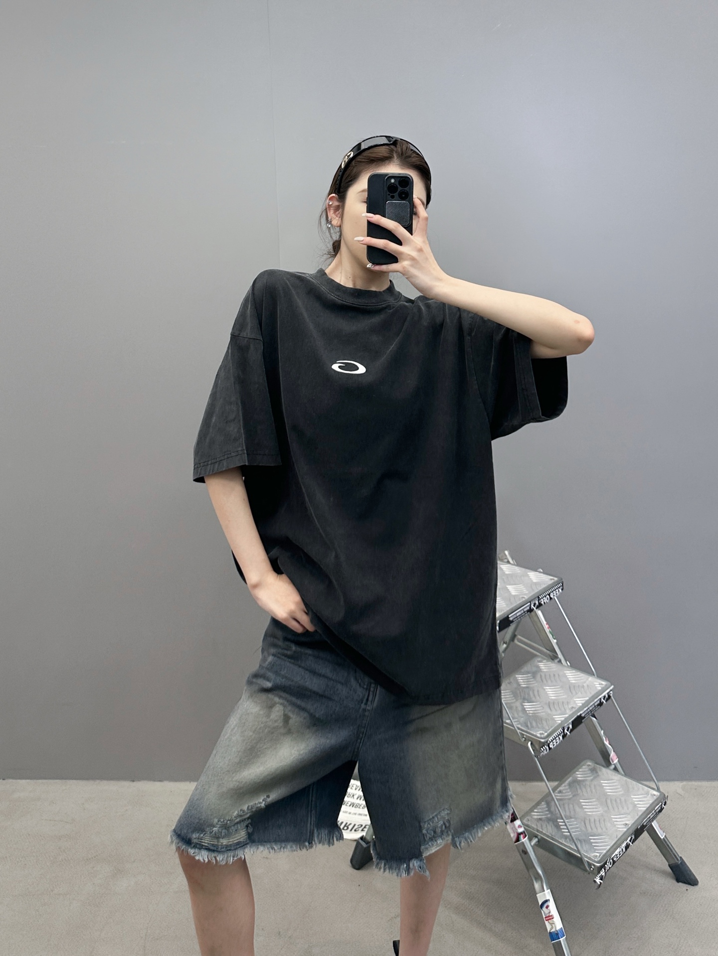 巴黎 ｜ 新款短袖袖t，成衣洗水炒色工艺加经典刺绣标，后背胶布特殊印花工艺，男女同款，尺码sml