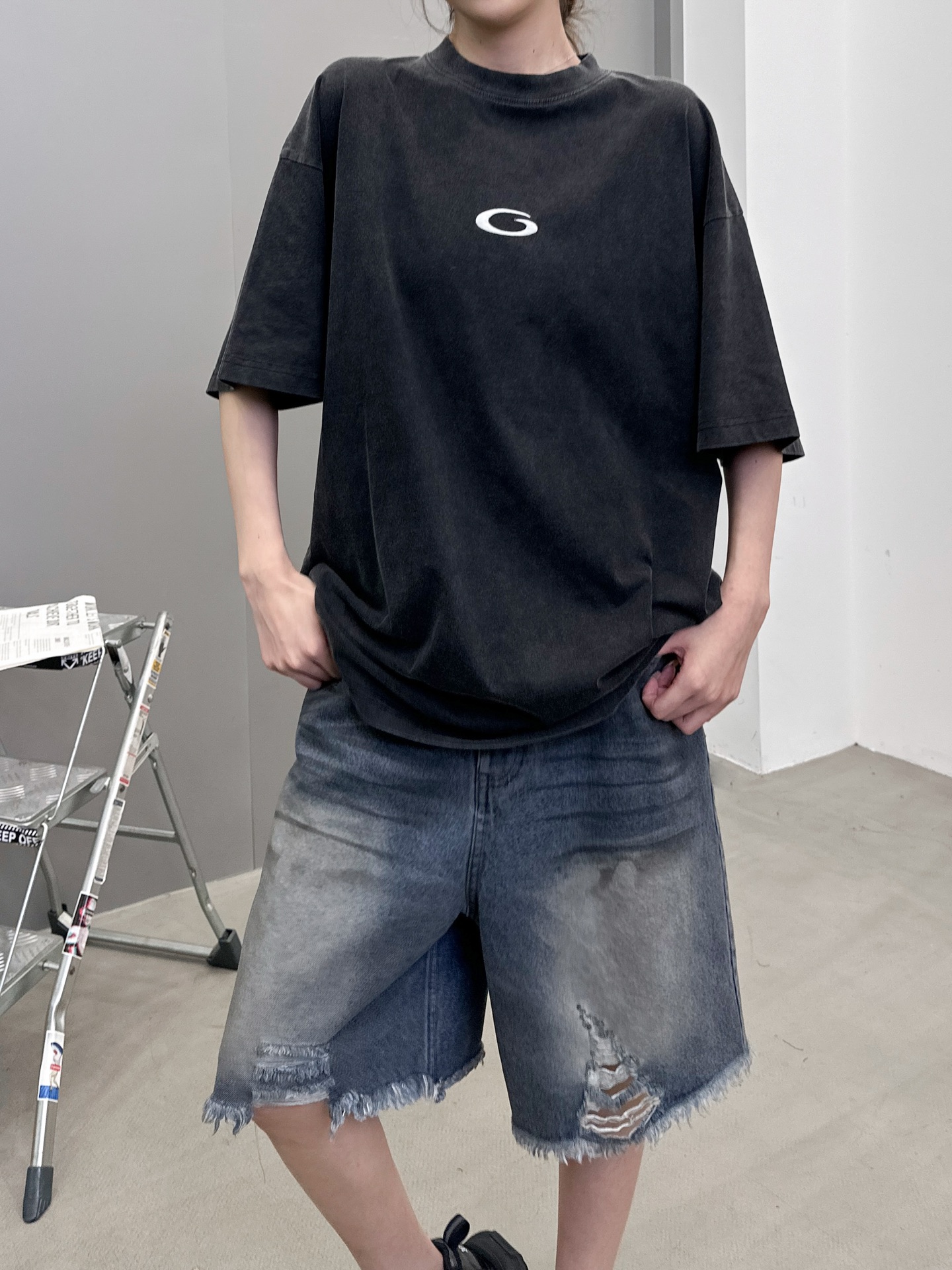 巴黎 ｜ 新款短袖袖t，成衣洗水炒色工艺加经典刺绣标，后背胶布特殊印花工艺，男女同款，尺码sml