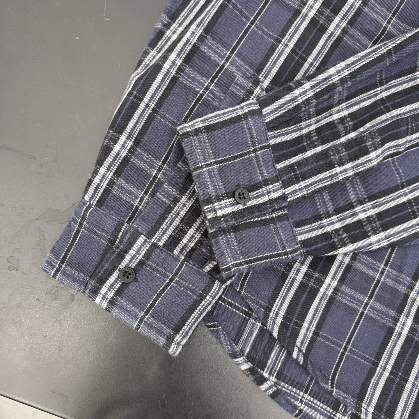 巴黎 ｜ 新款休闲格子衬衣，成衣洗水喷色加成衣植绒印花工艺，男女同款，尺码sml