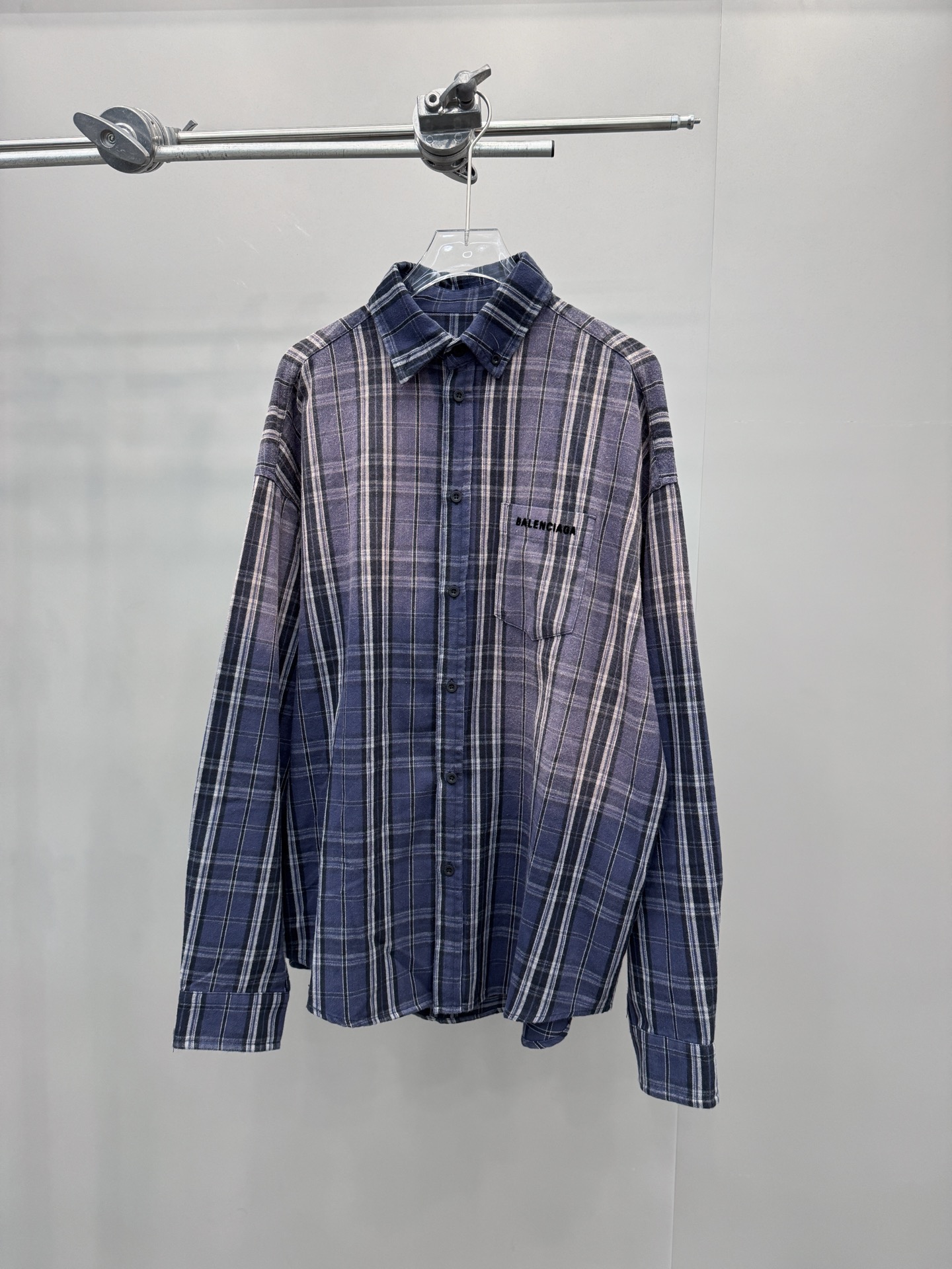 巴黎 ｜ 新款休闲格子衬衣，成衣洗水喷色加成衣植绒印花工艺，男女同款，尺码sml