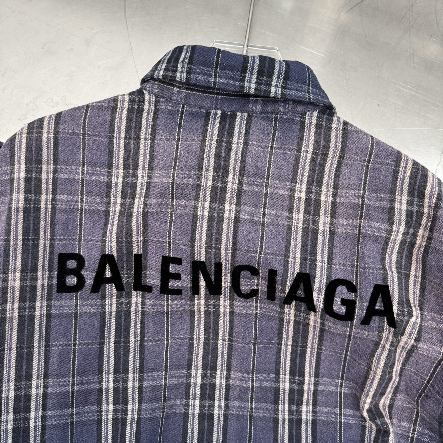 巴黎 ｜ 新款休闲格子衬衣，成衣洗水喷色加成衣植绒印花工艺，男女同款，尺码sml