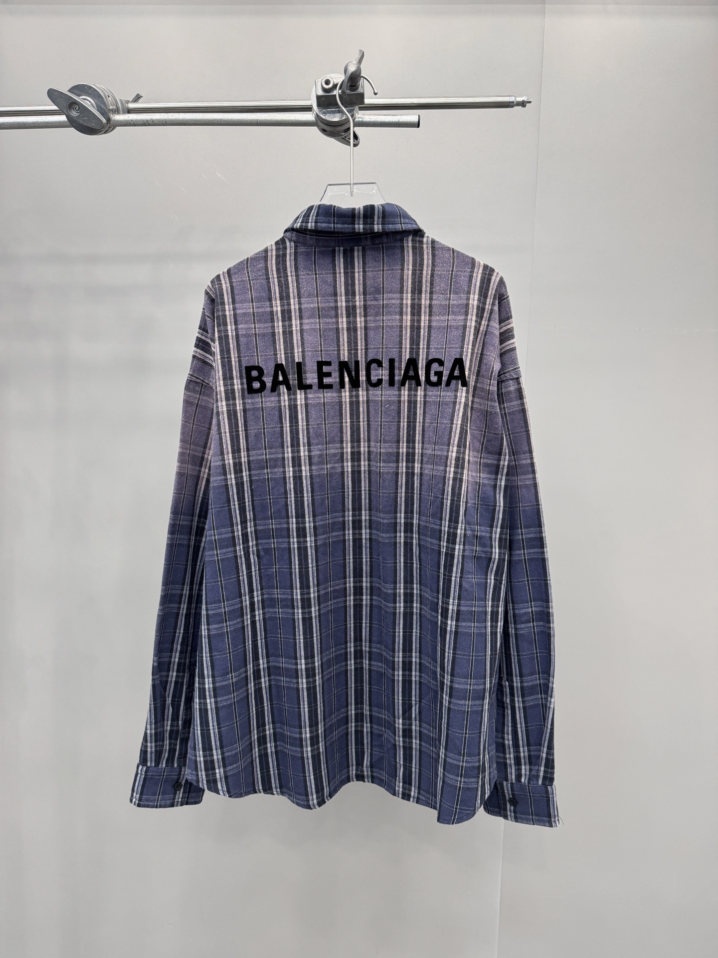 巴黎 ｜ 新款休闲格子衬衣，成衣洗水喷色加成衣植绒印花工艺，男女同款，尺码sml