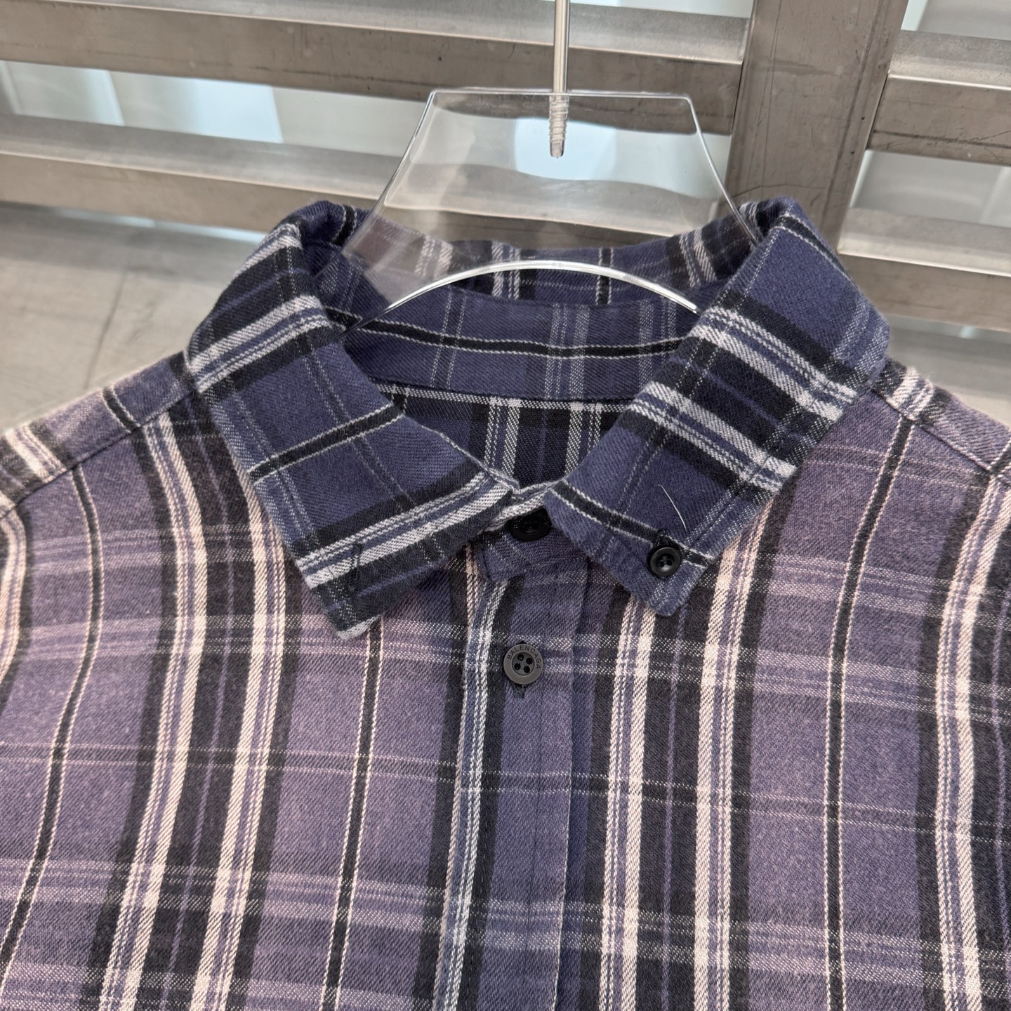 巴黎 ｜ 新款休闲格子衬衣，成衣洗水喷色加成衣植绒印花工艺，男女同款，尺码sml