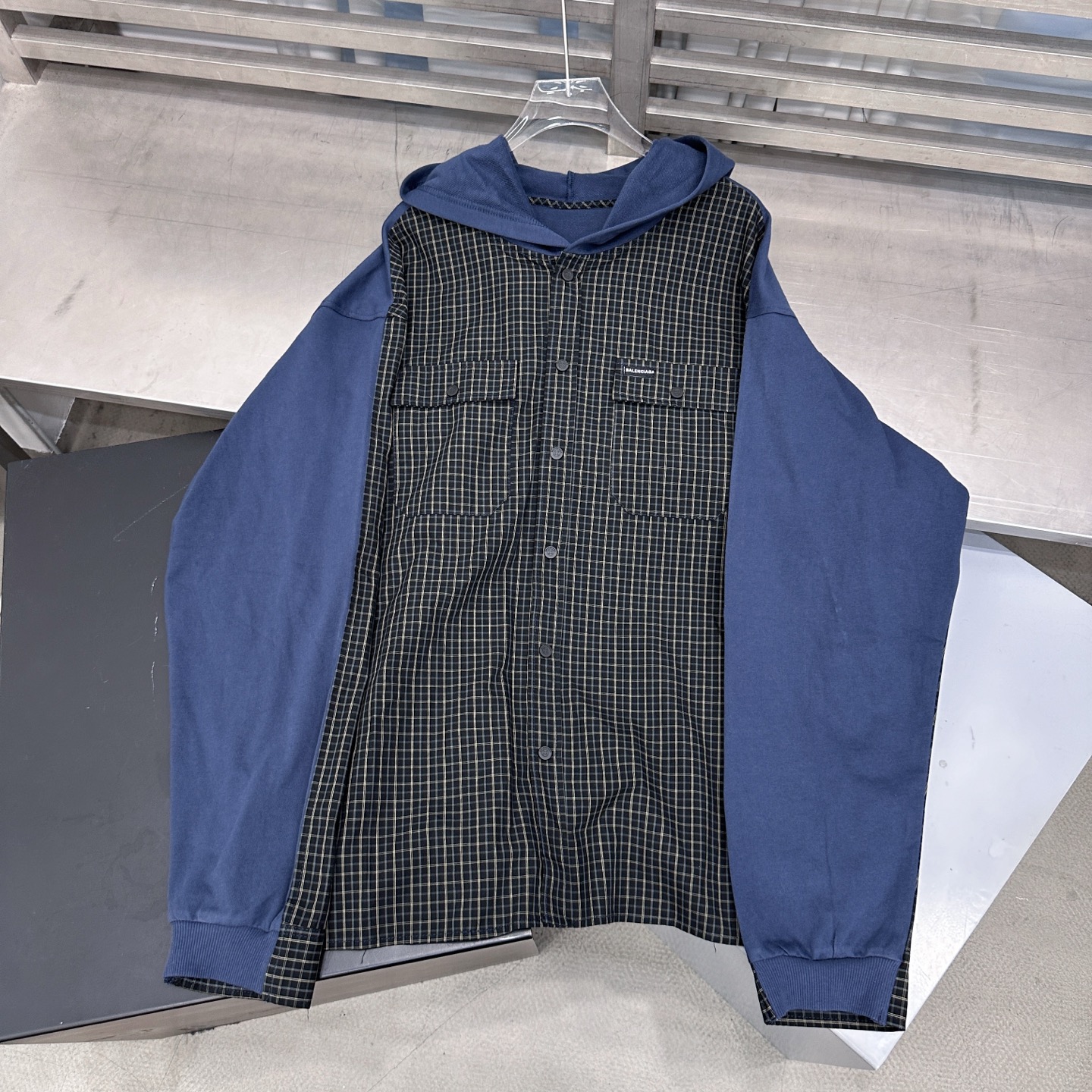 巴黎 ｜ 新款休闲开衫，成衣洗水炒色工艺，针梭织前后拼接做工，男女同款，尺码sml