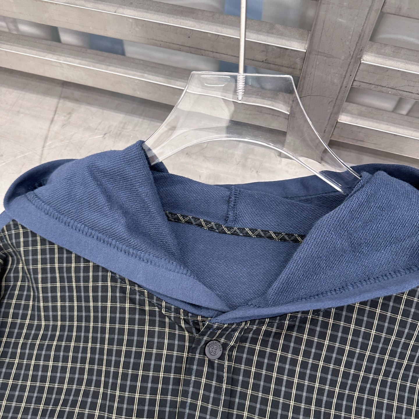 巴黎 ｜ 新款休闲开衫，成衣洗水炒色工艺，针梭织前后拼接做工，男女同款，尺码sml