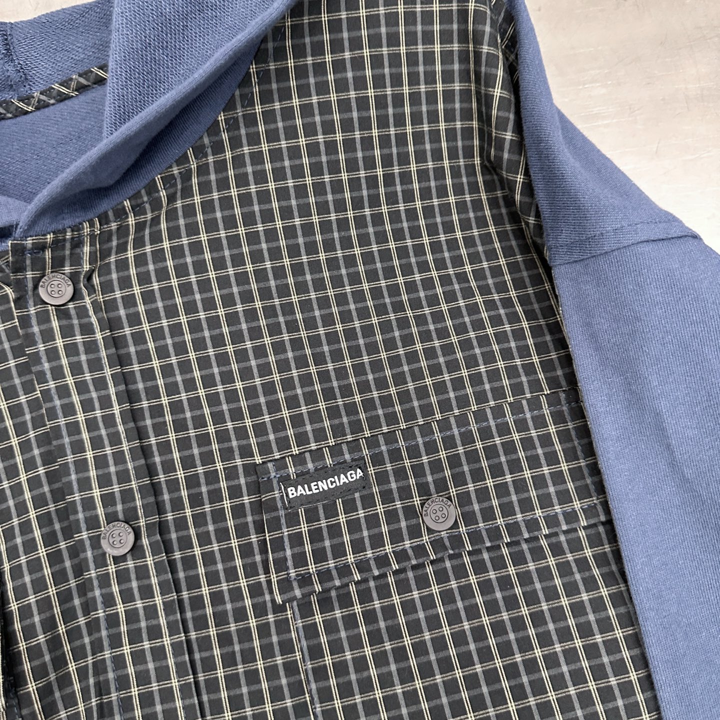 巴黎 ｜ 新款休闲开衫，成衣洗水炒色工艺，针梭织前后拼接做工，男女同款，尺码sml