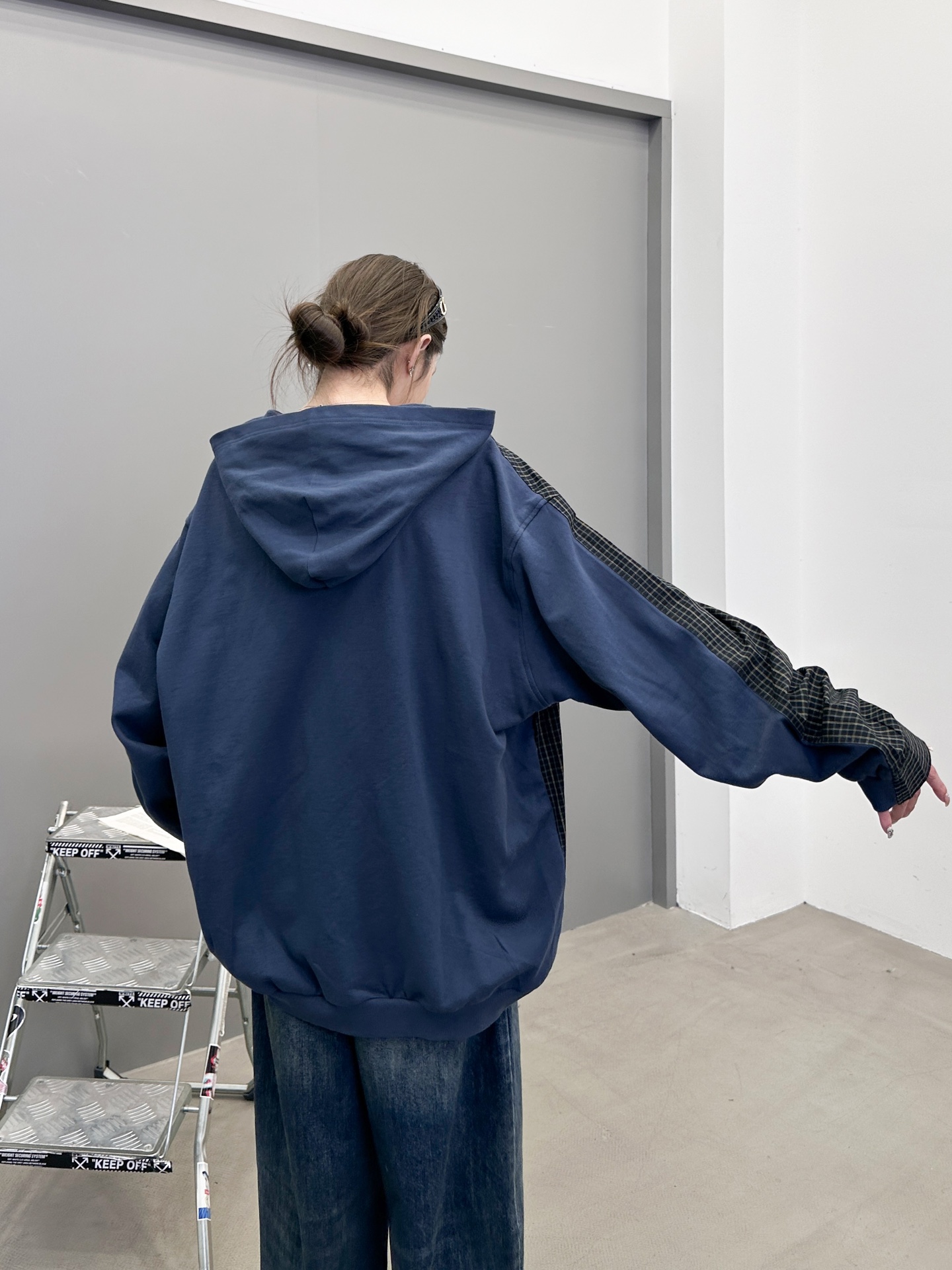 巴黎 ｜ 新款休闲开衫，成衣洗水炒色工艺，针梭织前后拼接做工，男女同款，尺码sml