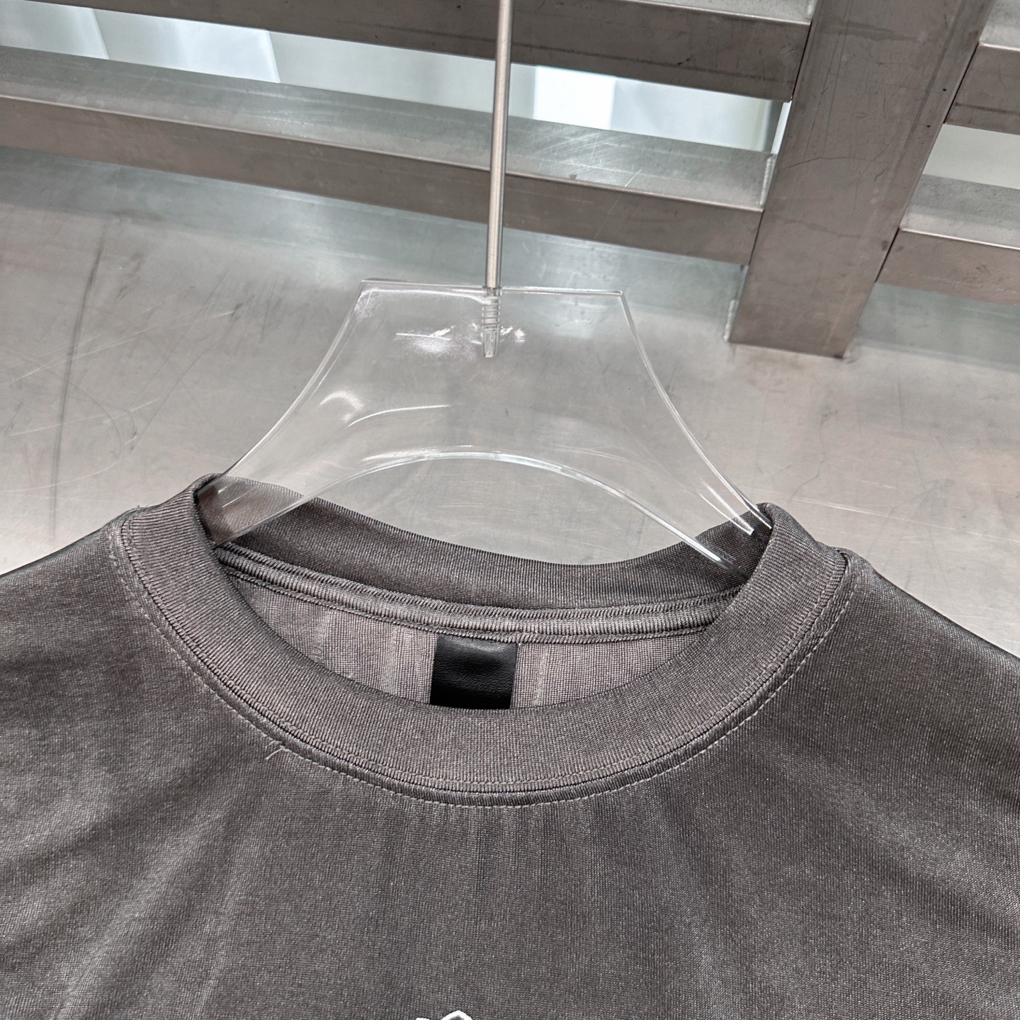 克罗心 ｜ 新款长袖打底t，成衣洗水炒色加多处印花工艺，休闲时尚，尺码sml