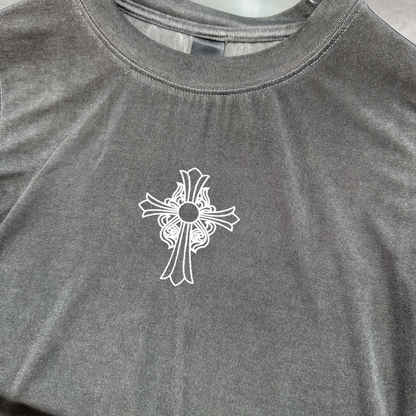 克罗心 ｜ 新款长袖打底t，成衣洗水炒色加多处印花工艺，休闲时尚，尺码sml