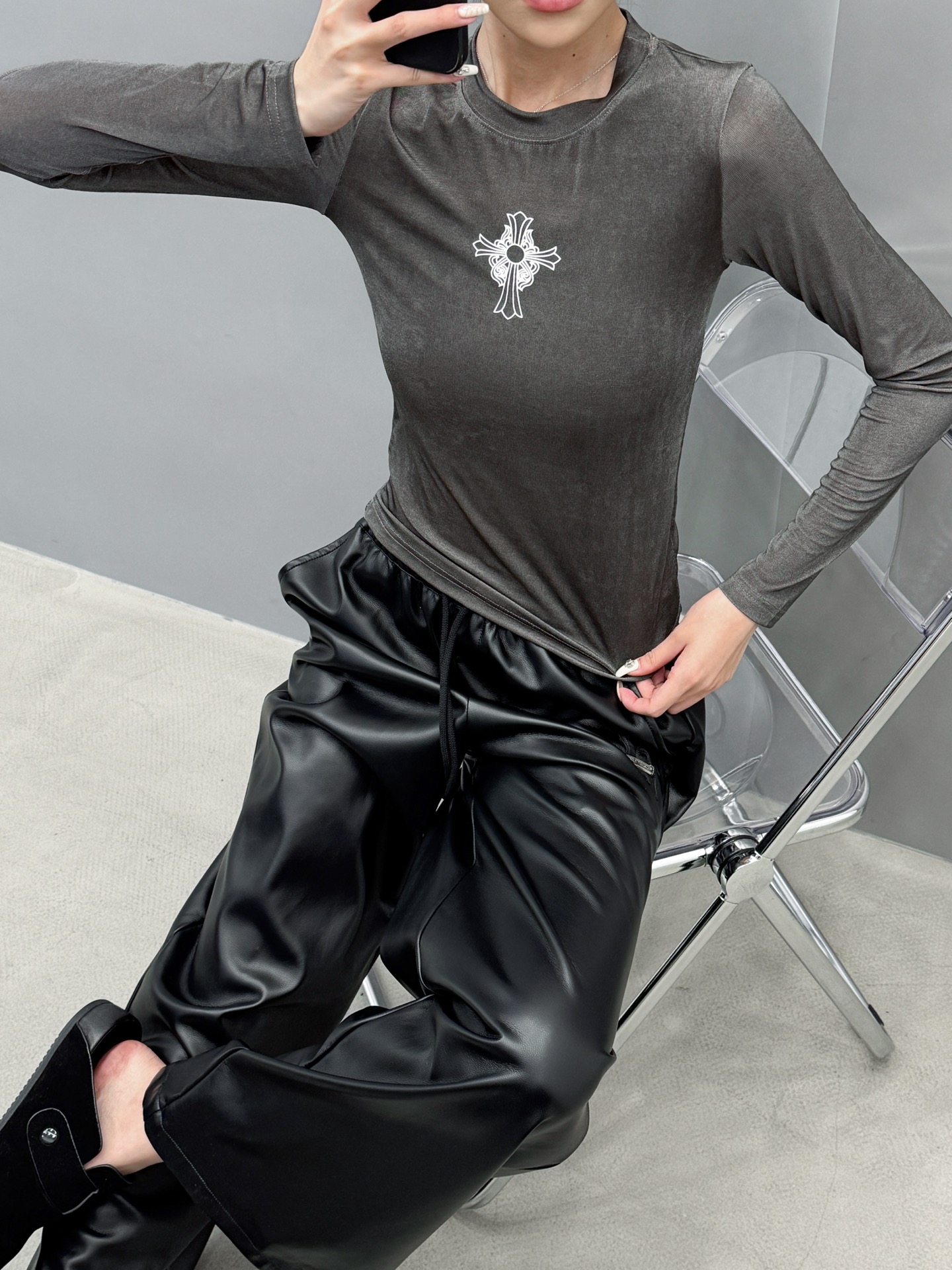 克罗心 ｜ 新款长袖打底t，成衣洗水炒色加多处印花工艺，休闲时尚，尺码sml