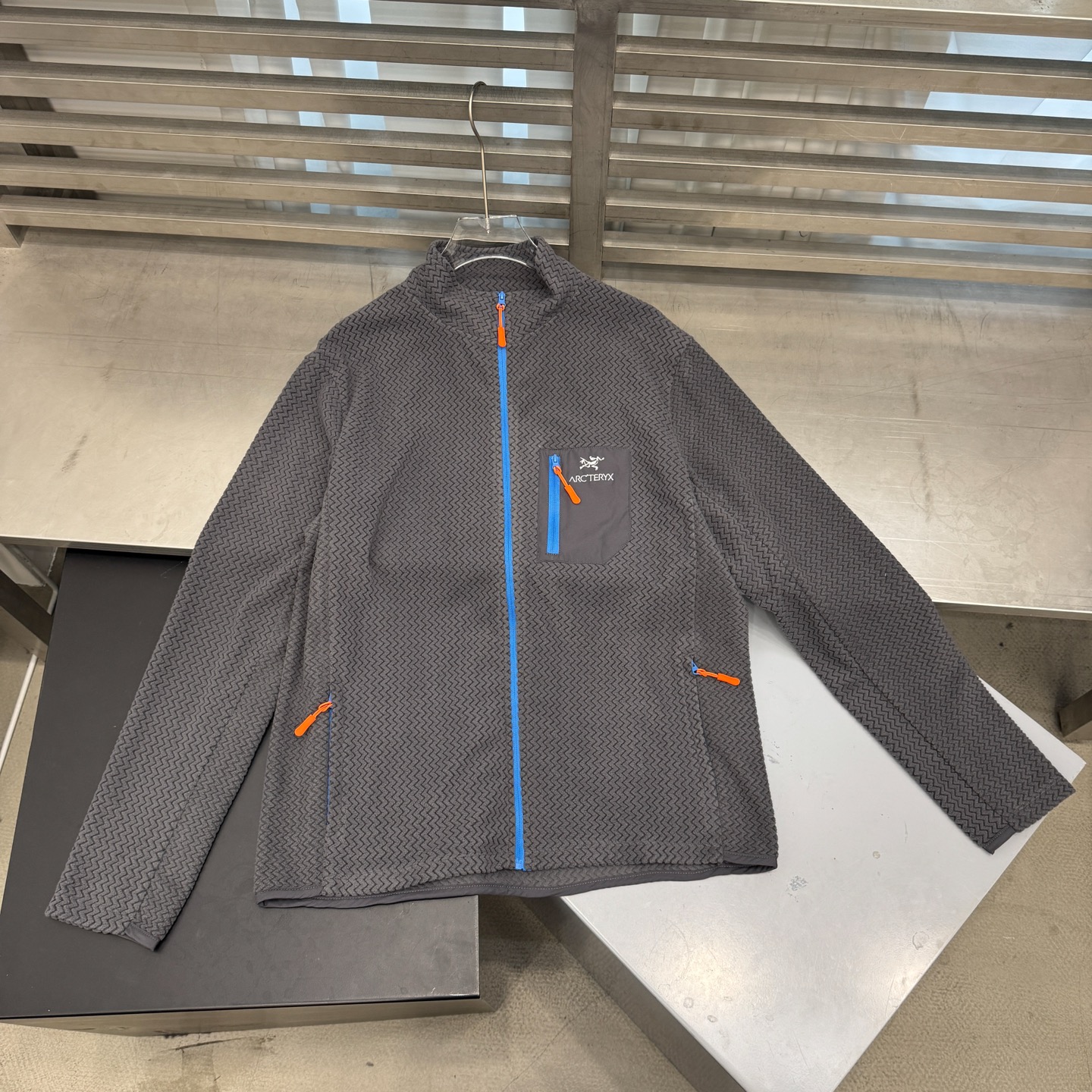 鸟 ｜ 新款保暖开衫，经典刺绣标，进口最新透气保暖摇粒绒面料，撞色拉链口袋款式，男女同款，尺码sml