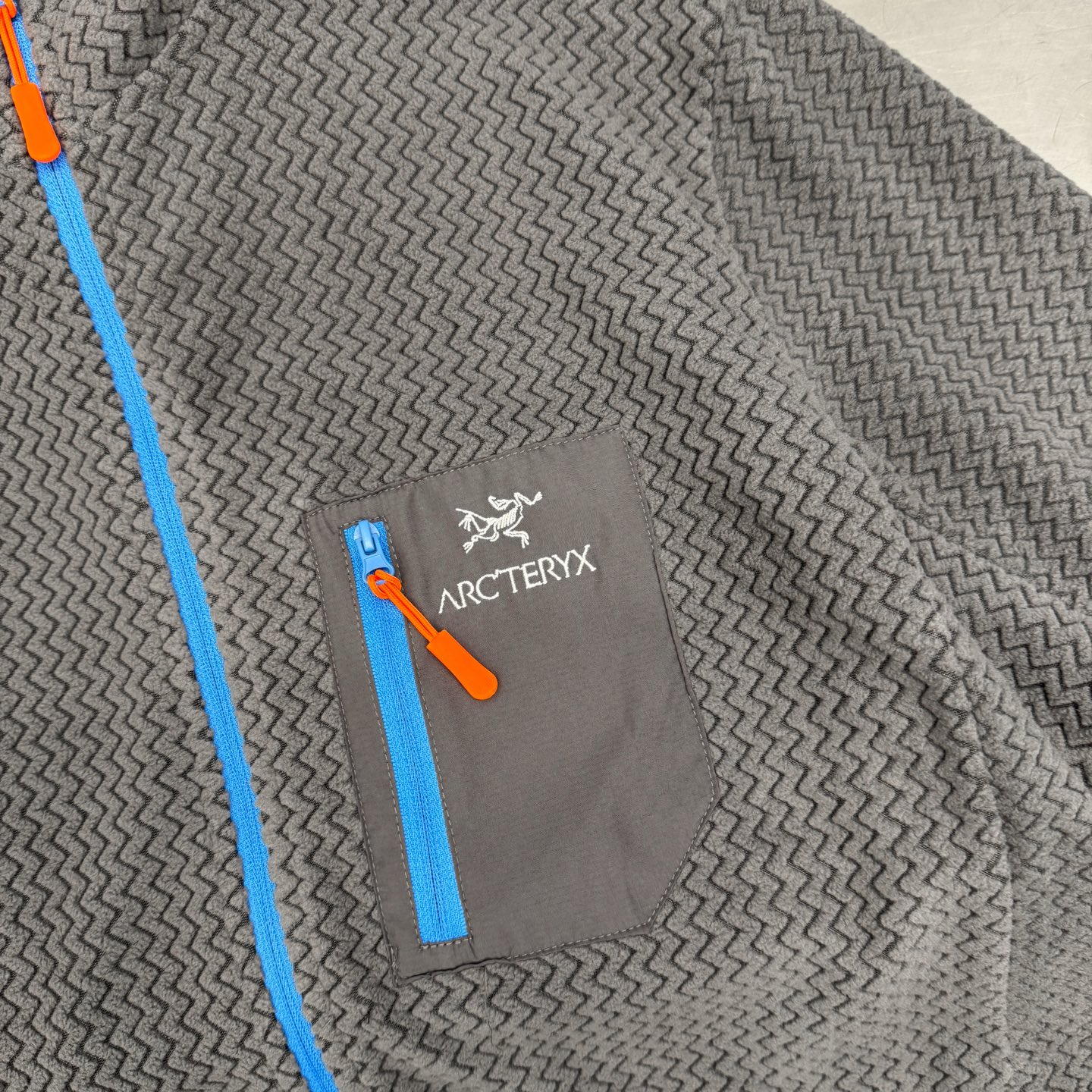 鸟 ｜ 新款保暖开衫，经典刺绣标，进口最新透气保暖摇粒绒面料，撞色拉链口袋款式，男女同款，尺码sml