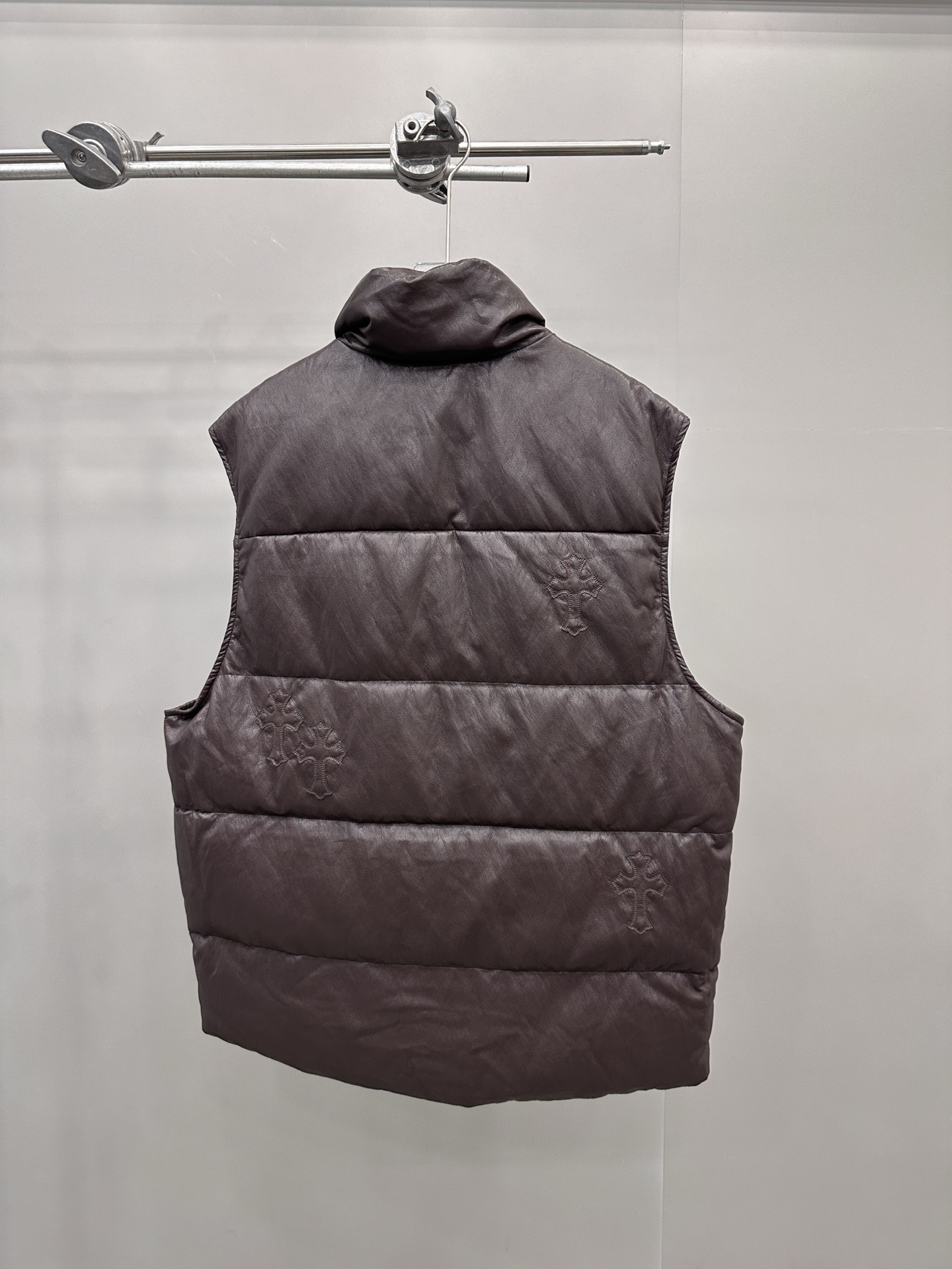 克罗心 ｜ 新款环保皮羽绒马甲，进口金属丝环保pu面料，填充90鹅绒，男女同款，尺码sml