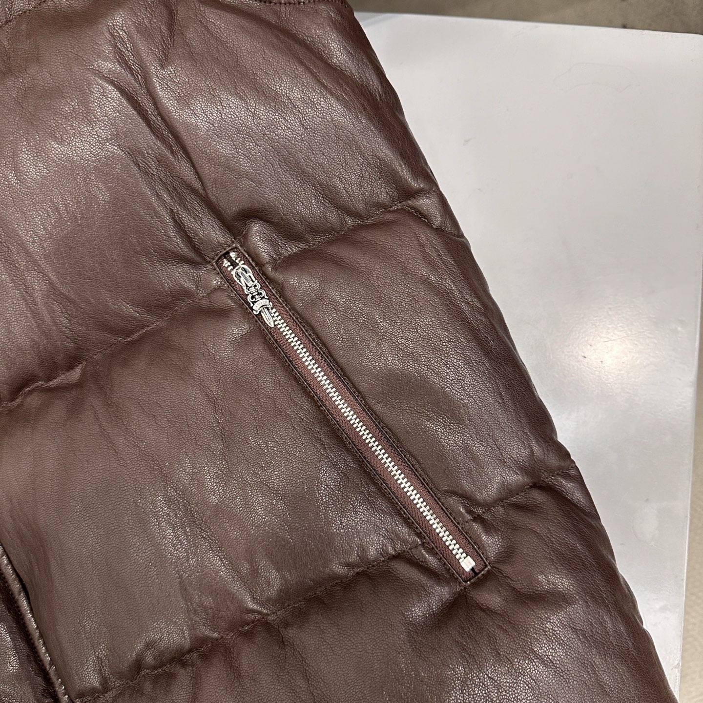 克罗心 ｜ 新款环保皮羽绒马甲，进口金属丝环保pu面料，填充90鹅绒，男女同款，尺码sml