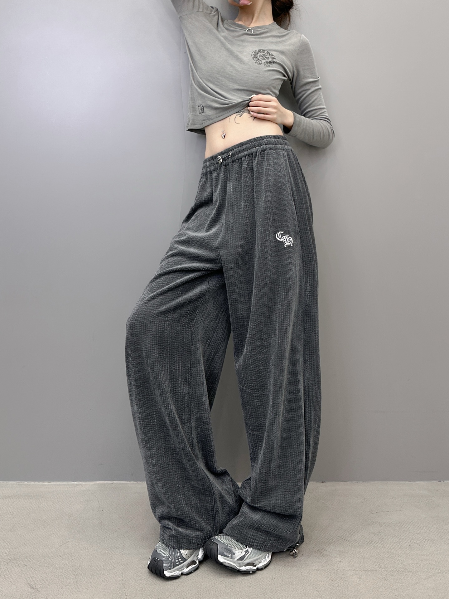 克罗心 ｜ 新款休闲裤，成衣洗水工艺加经典刺绣标，经典灯芯绒面料，男女同款，尺码sml