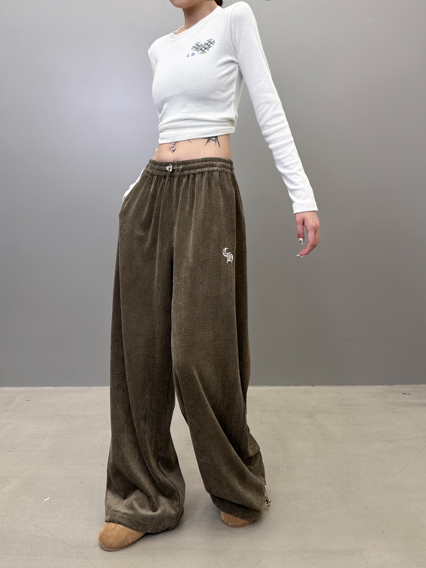 克罗心 ｜ 新款休闲裤，成衣洗水工艺加经典刺绣标，经典灯芯绒面料，男女同款，尺码sml