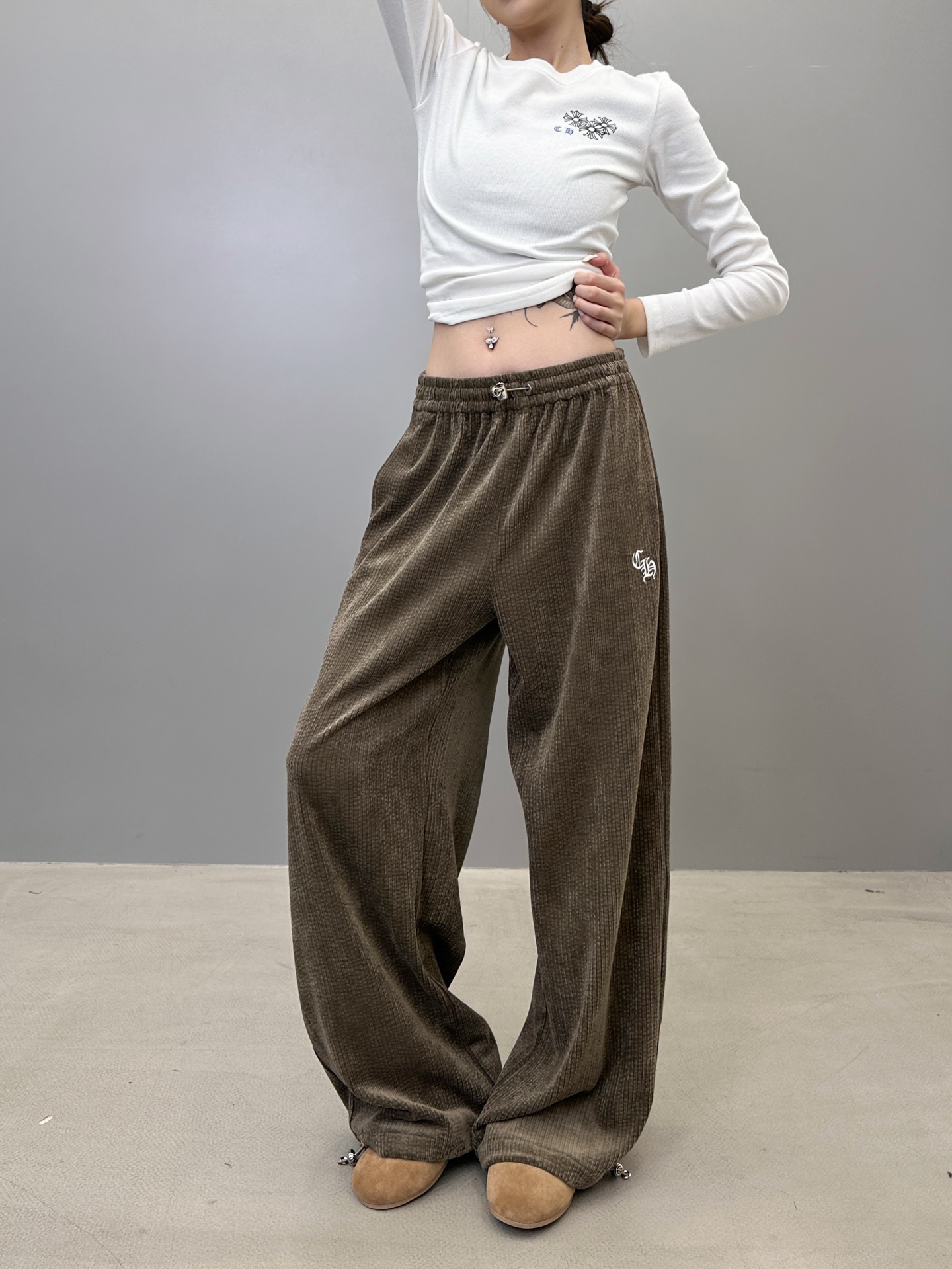克罗心 ｜ 新款休闲裤，成衣洗水工艺加经典刺绣标，经典灯芯绒面料，男女同款，尺码sml