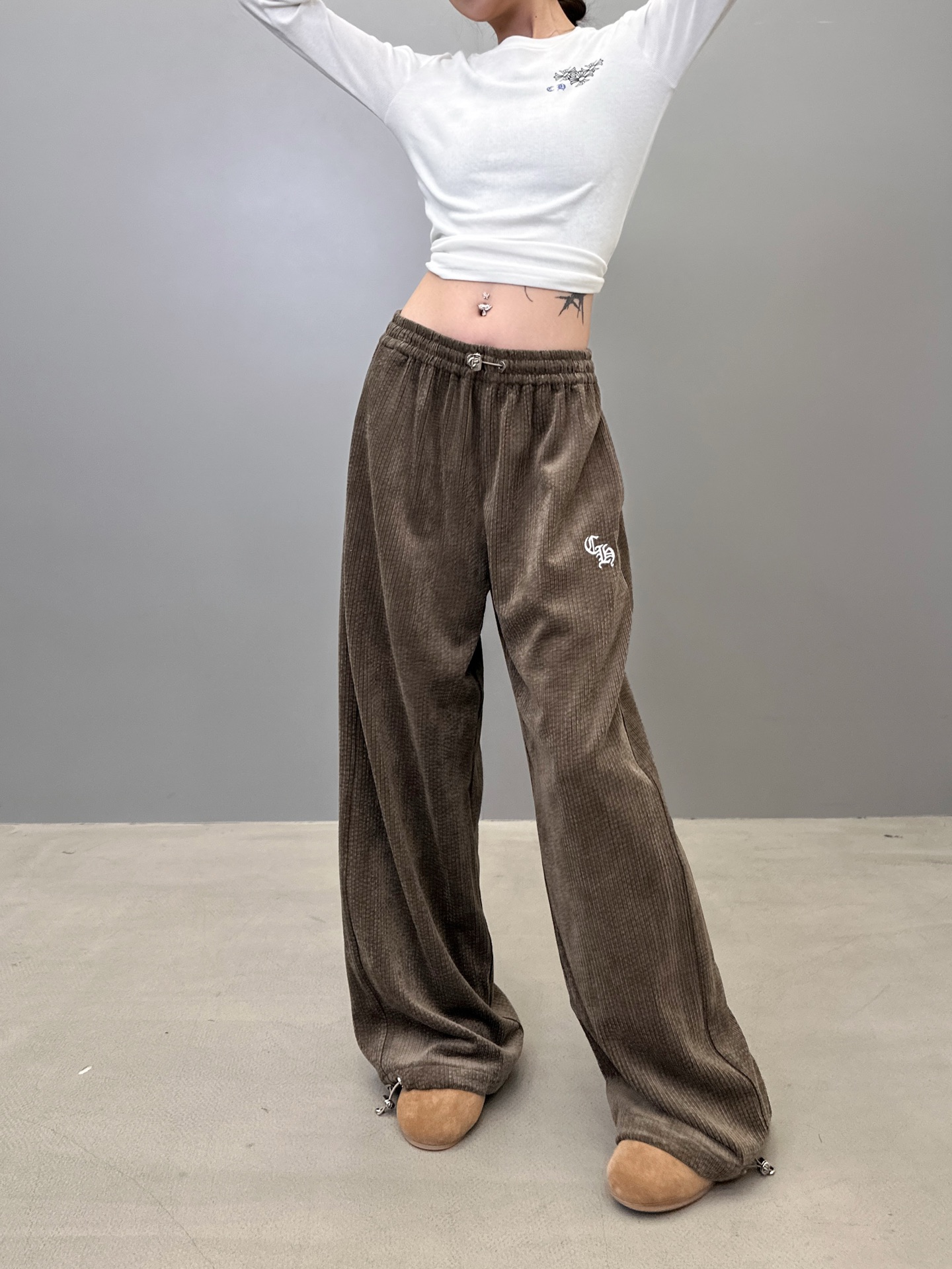 克罗心 ｜ 新款休闲裤，成衣洗水工艺加经典刺绣标，经典灯芯绒面料，男女同款，尺码sml