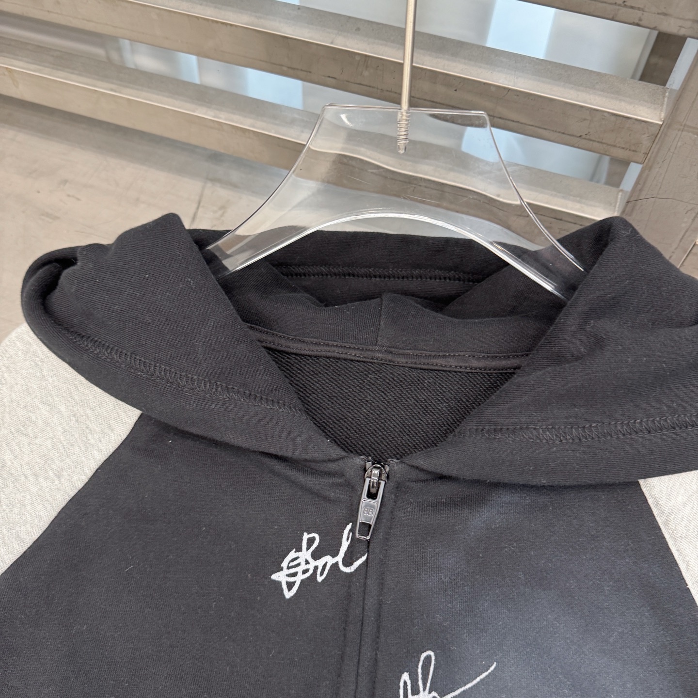 巴黎 ｜ 新款卫衣开衫，成衣洗水喷色吊磨工艺加刺绣印花丙烯撞色做工，男女同款，尺码sml