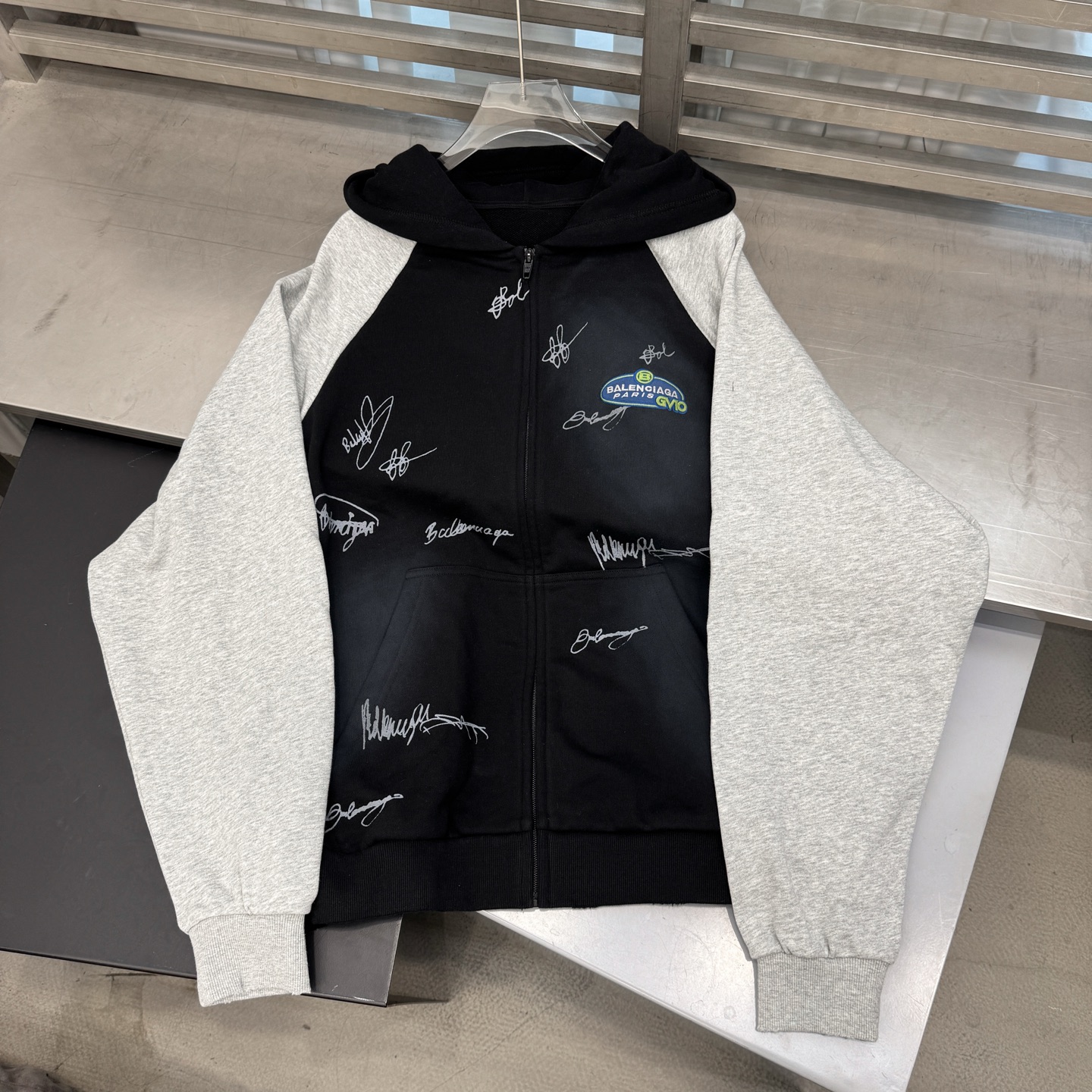 巴黎 ｜ 新款卫衣开衫，成衣洗水喷色吊磨工艺加刺绣印花丙烯撞色做工，男女同款，尺码sml