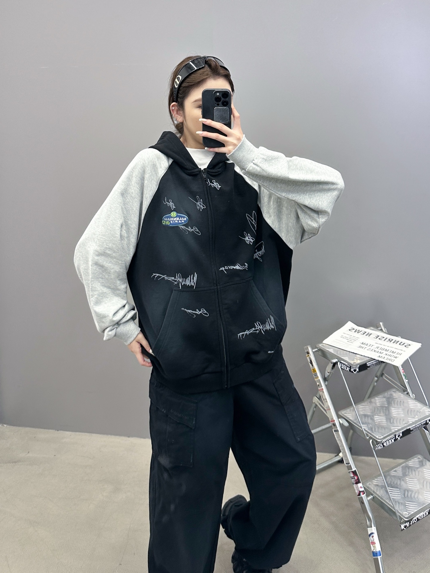 巴黎 ｜ 新款卫衣开衫，成衣洗水喷色吊磨工艺加刺绣印花丙烯撞色做工，男女同款，尺码sml