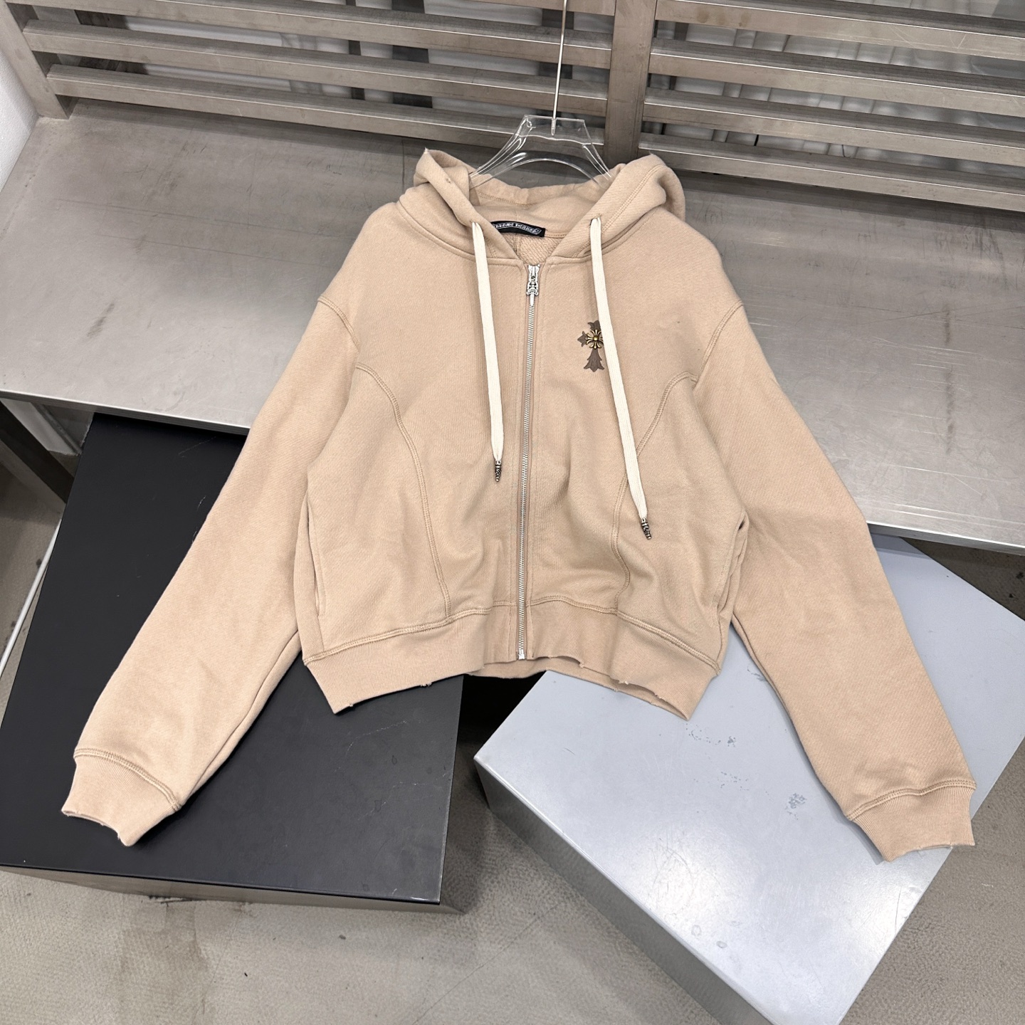 克罗心 ｜ 新款卫衣开衫，经典手工十字标，成衣洗水吊磨工艺，结构卫衣开衫款式，尺码sml