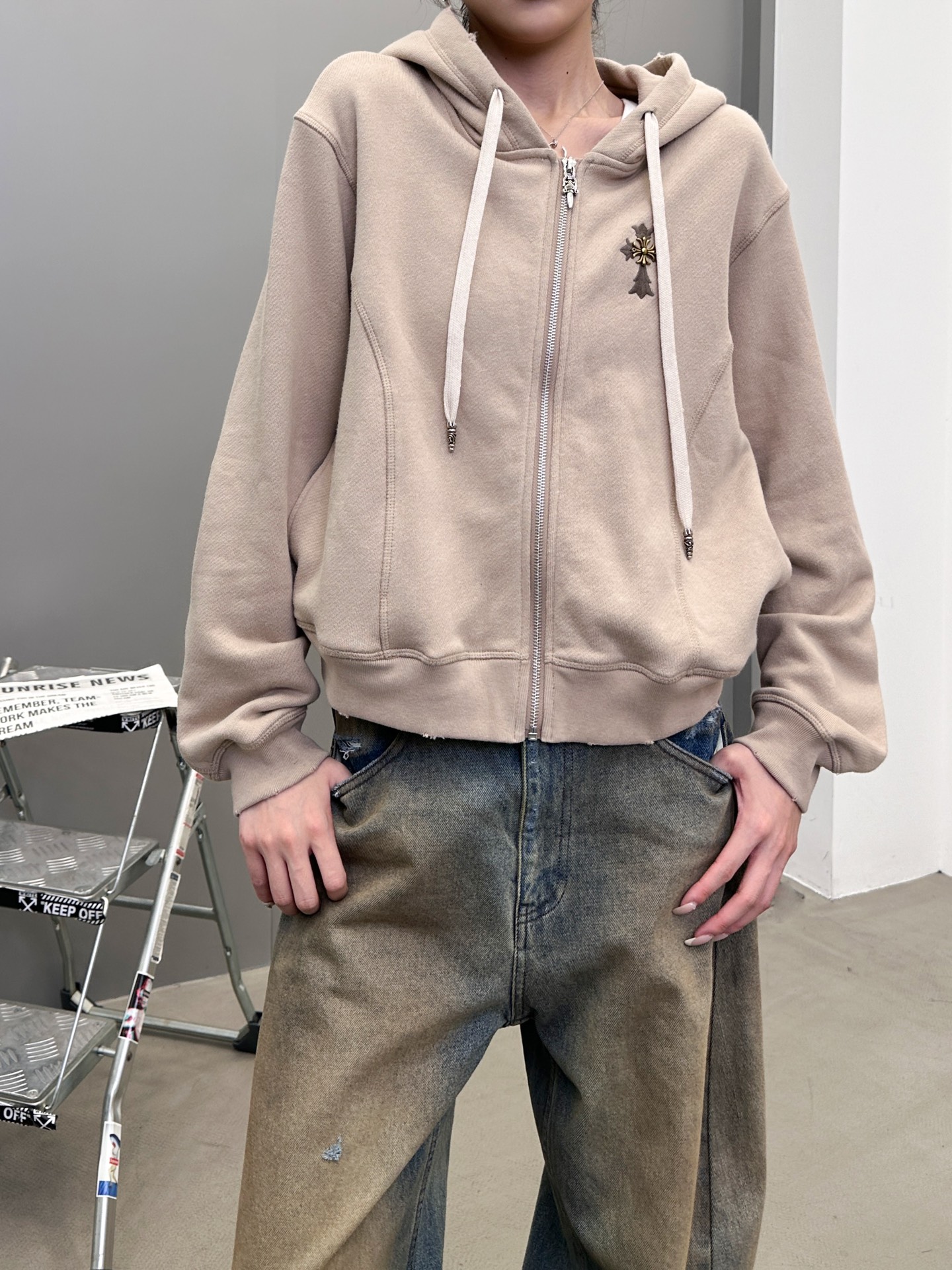 克罗心 ｜ 新款卫衣开衫，经典手工十字标，成衣洗水吊磨工艺，结构卫衣开衫款式，尺码sml