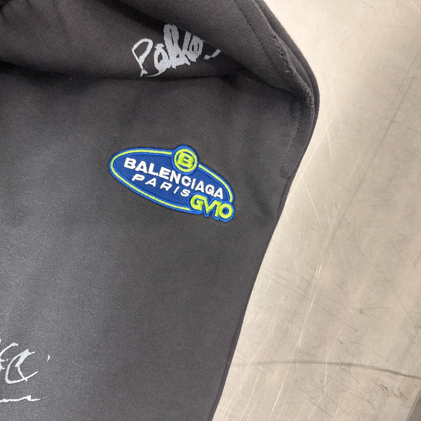 巴黎 ｜ 新款卫裤，成衣洗水喷色吊磨工艺加印花刺绣丙烯，男女同款，尺码sml