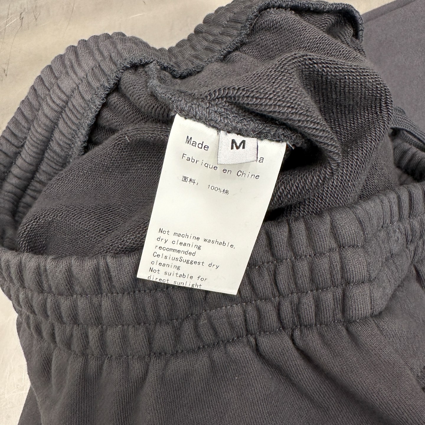 巴黎 ｜ 新款卫裤，成衣洗水喷色吊磨工艺加印花刺绣丙烯，男女同款，尺码sml