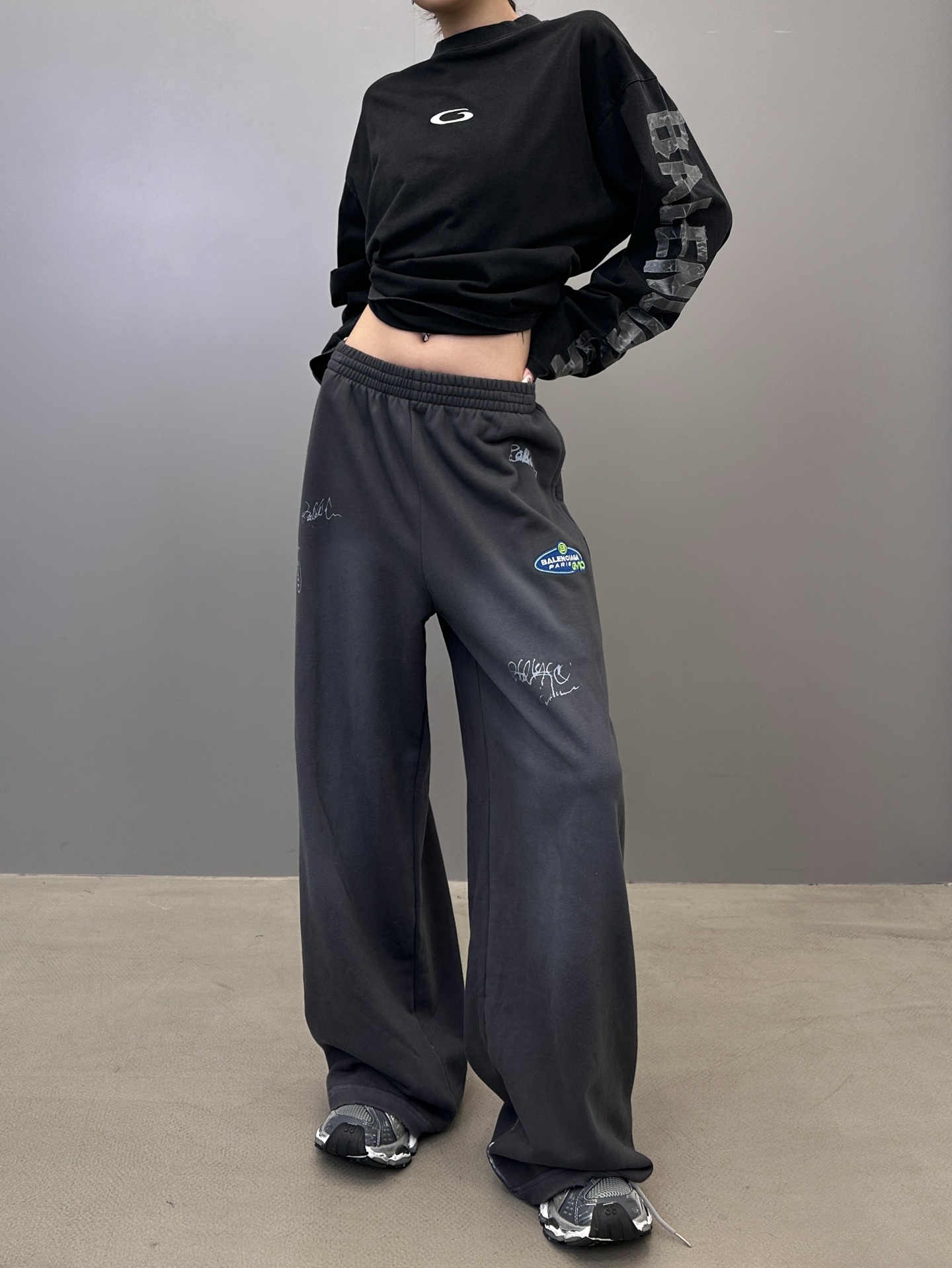 巴黎 ｜ 新款卫裤，成衣洗水喷色吊磨工艺加印花刺绣丙烯，男女同款，尺码sml