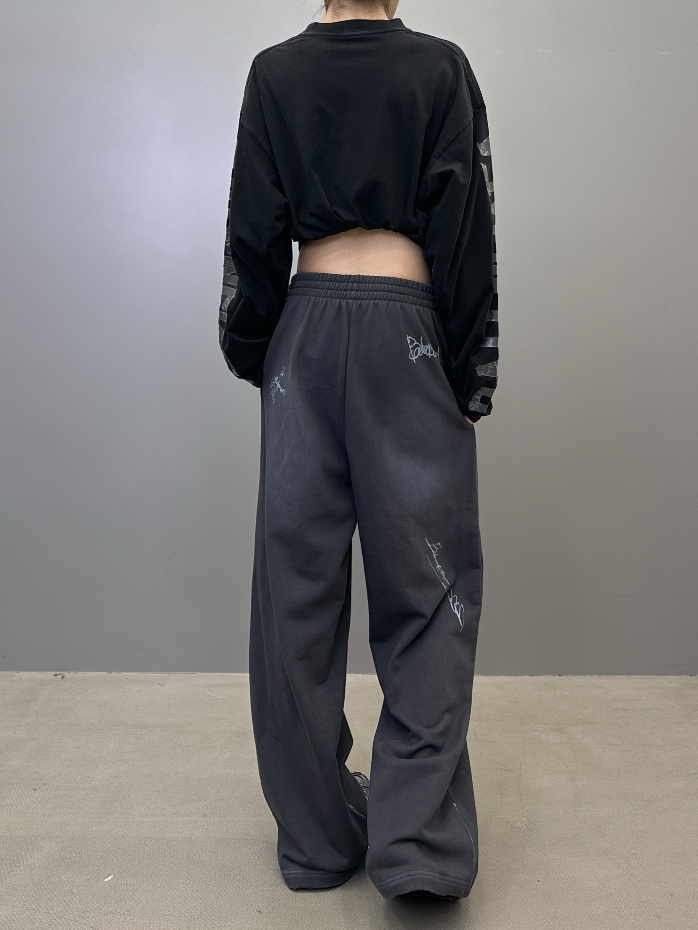 巴黎 ｜ 新款卫裤，成衣洗水喷色吊磨工艺加印花刺绣丙烯，男女同款，尺码sml