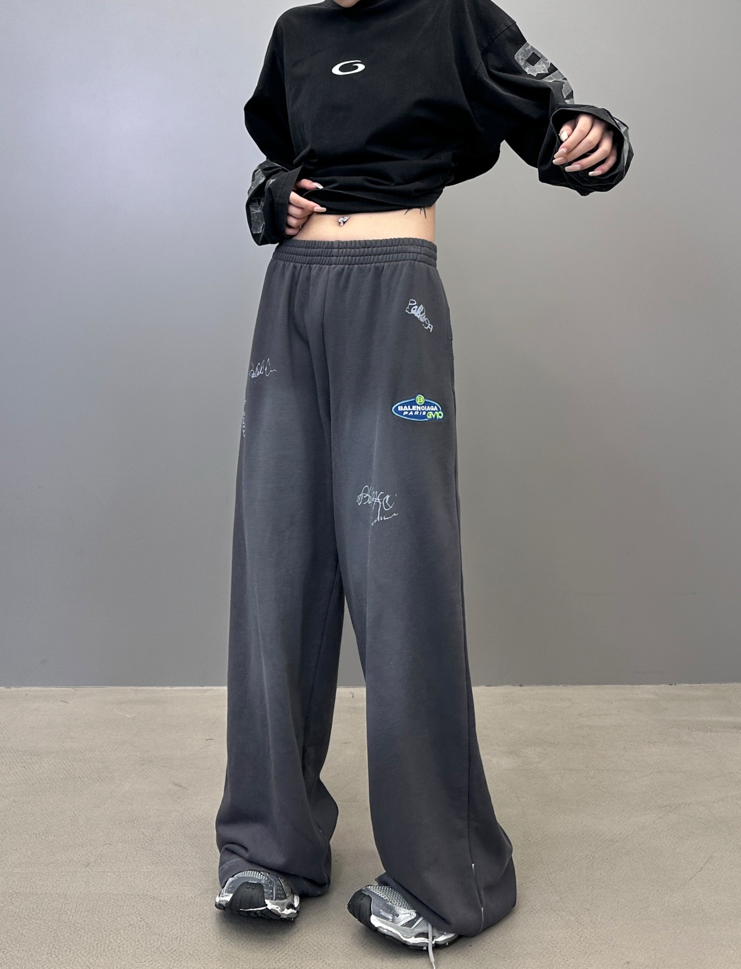 巴黎 ｜ 新款卫裤，成衣洗水喷色吊磨工艺加印花刺绣丙烯，男女同款，尺码sml