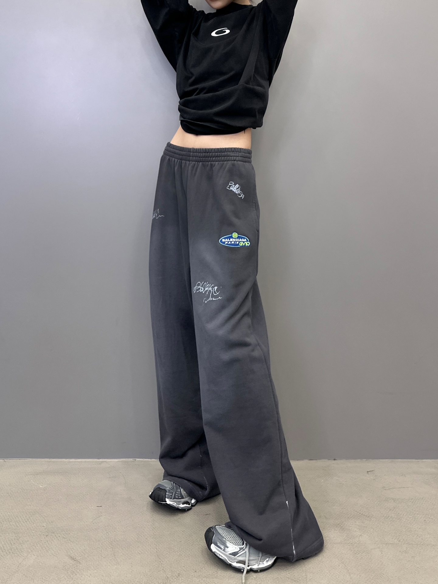 巴黎 ｜ 新款卫裤，成衣洗水喷色吊磨工艺加印花刺绣丙烯，男女同款，尺码sml